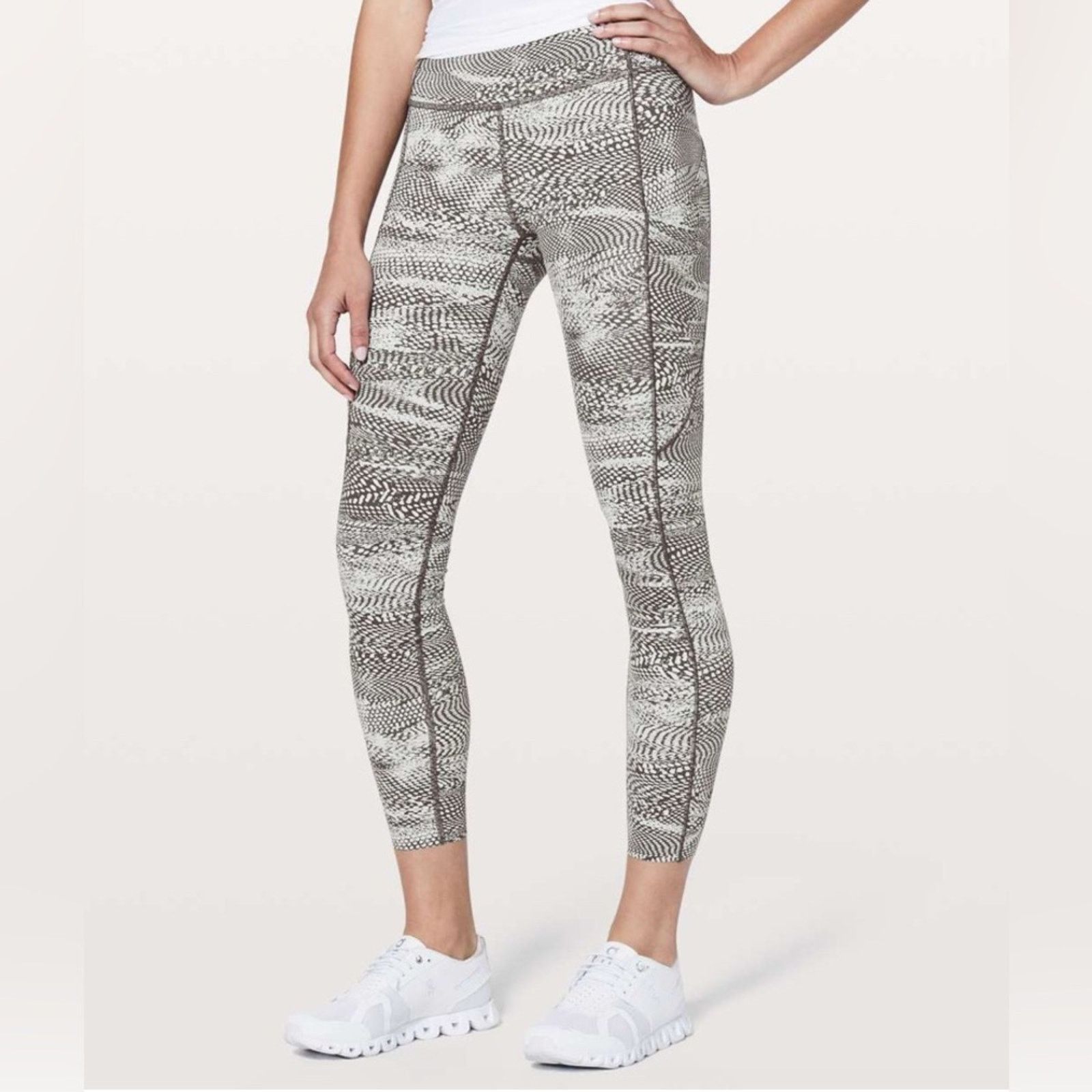 Lululemon Lululemon Fast & Free 7/8 Tight II *Nulux 25" Sz 8 Size 30" / US 8 / IT 44 - 1 Thumbnail