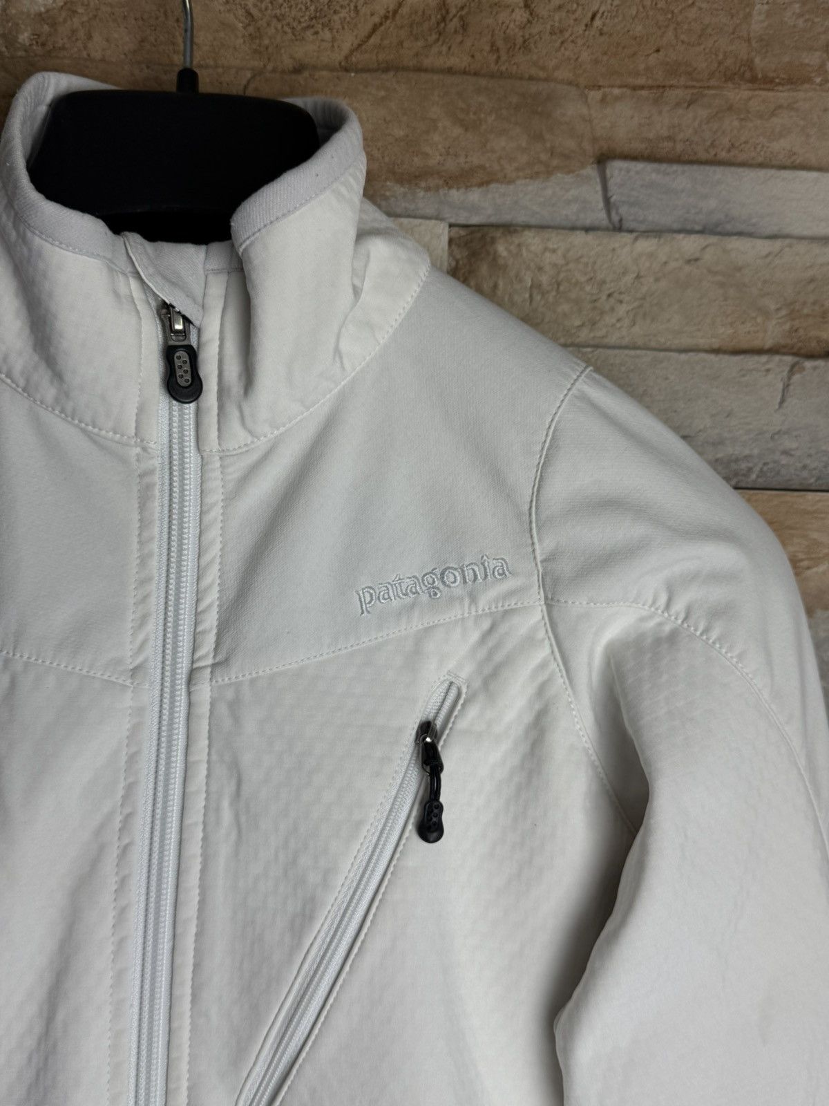 Patagonia Fleece Patagonia full zip hoodie white soft shell Size XS / US 0-2 / IT 36-38 - 4 Thumbnail