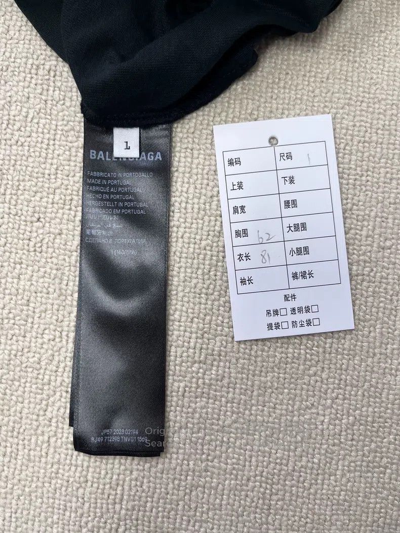 Balenciaga Balenciaga Solid Color Logo Printed Blocked Round Neck Sho Size US S / EU 44-46 / 1 - 5 Thumbnail