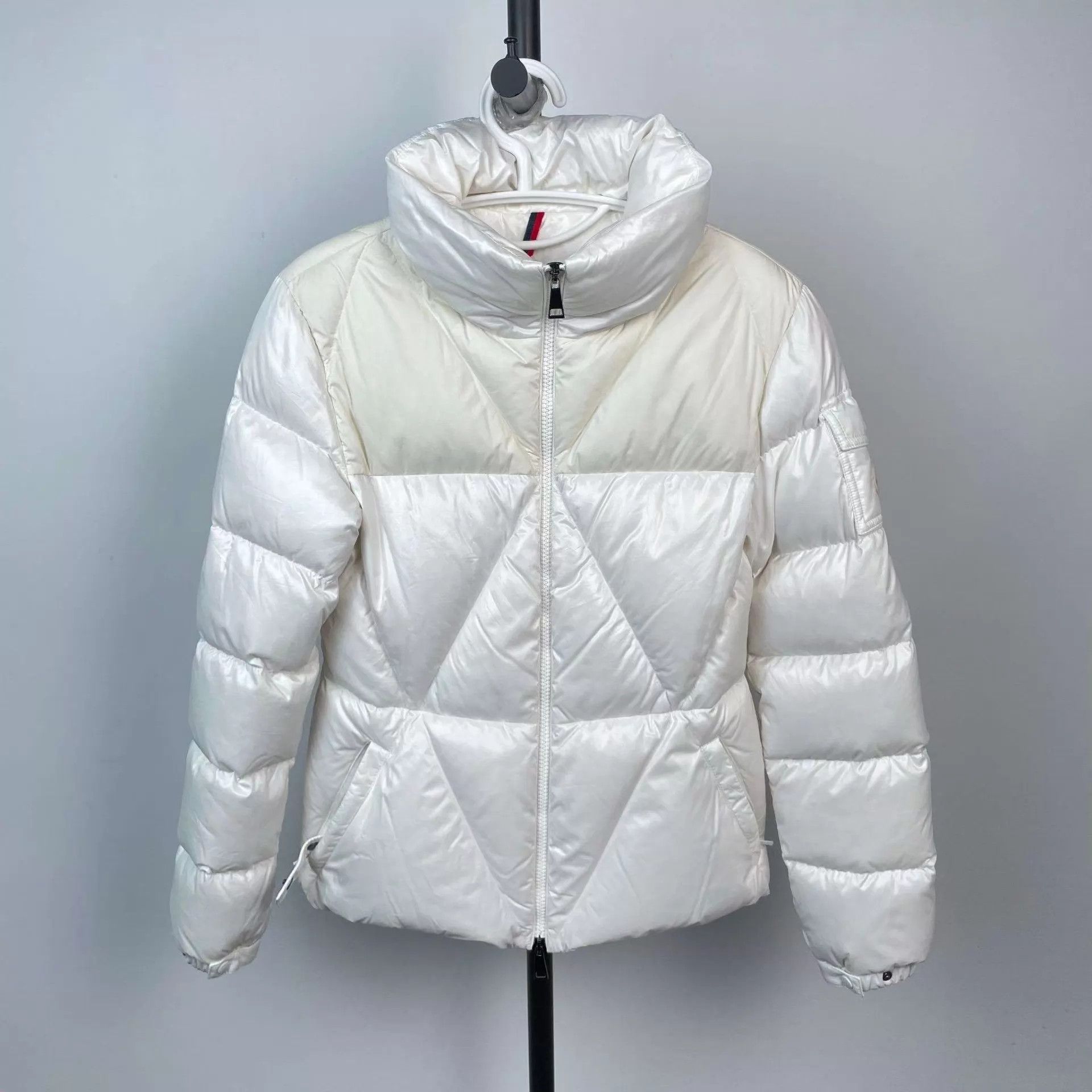 Moncler Moncler 95 New White Women's 0 Down Jacket Size XS / US 0-2 / IT 36-38 - 1 Thumbnail