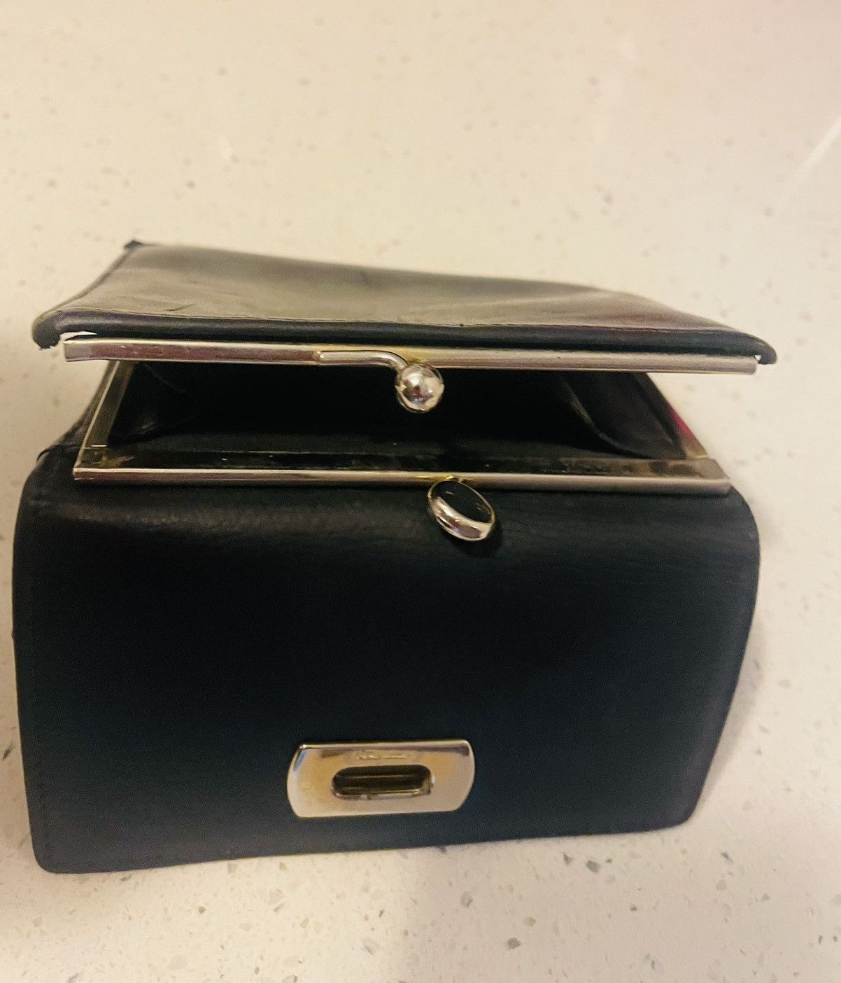 Salvatore Ferragamo × Vintage Salvatore Ferragamo Gancini Leather Trifold Wallet Size ONE SIZE - 9 Thumbnail