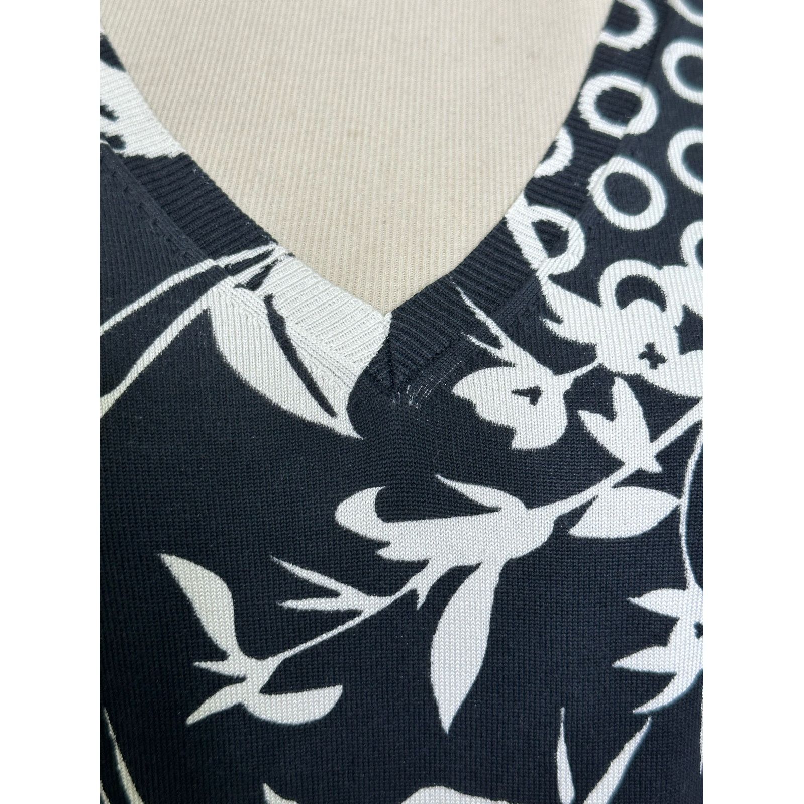 Etro Etro multi print long sleeves v neck sweater size 40- S Size S / US 4 / IT 40 - 6 Thumbnail