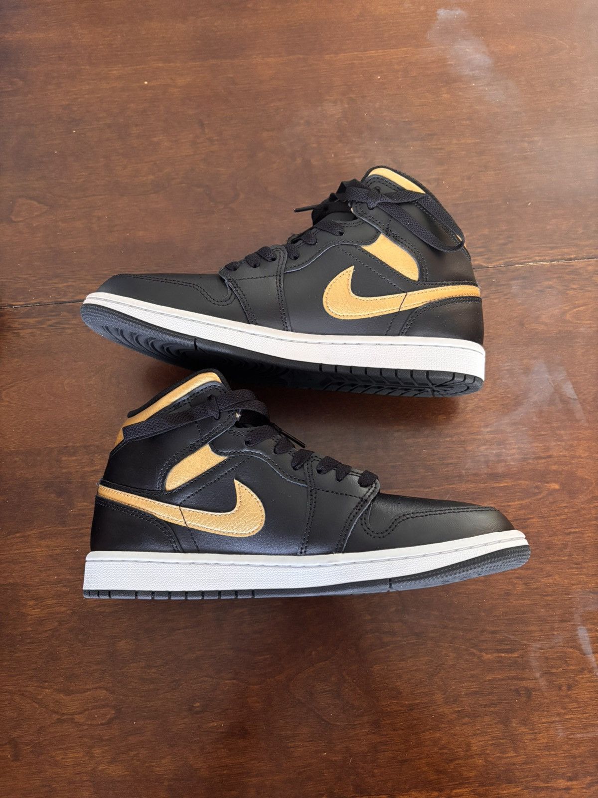 Jordan Brand Jordan 1 Mid Size US 8.5 / EU 41-42 - 4 Thumbnail
