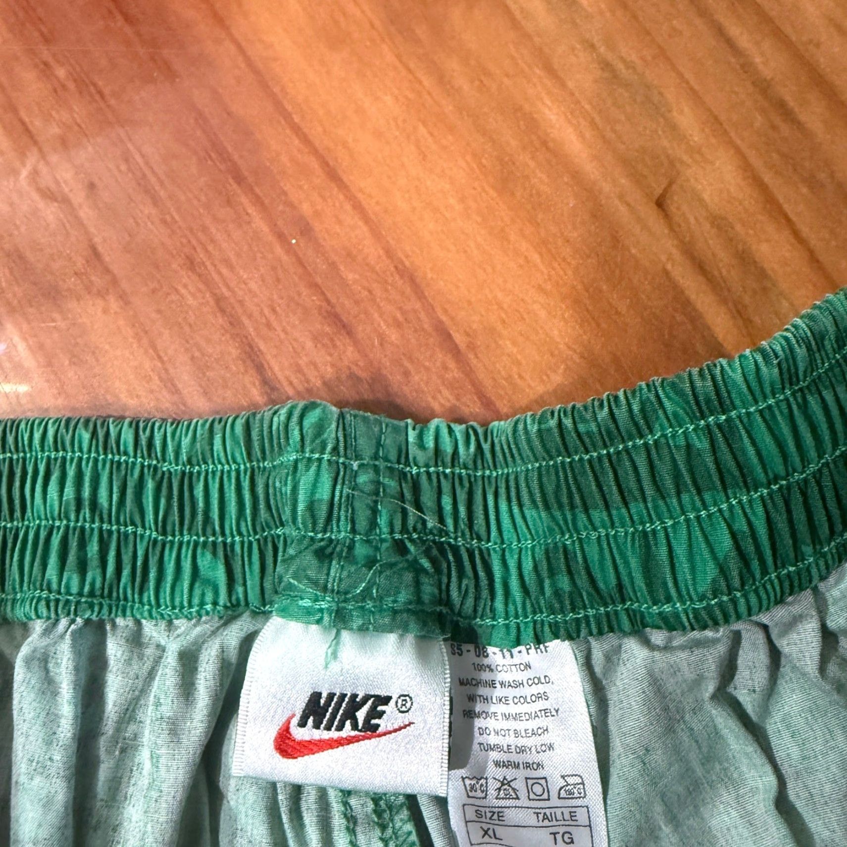 Nike VINTAGE Nike Mens Shorts Geometric All over print Cotton XL Green 90s Y2K Size US 36 / EU 52 - 3 Thumbnail