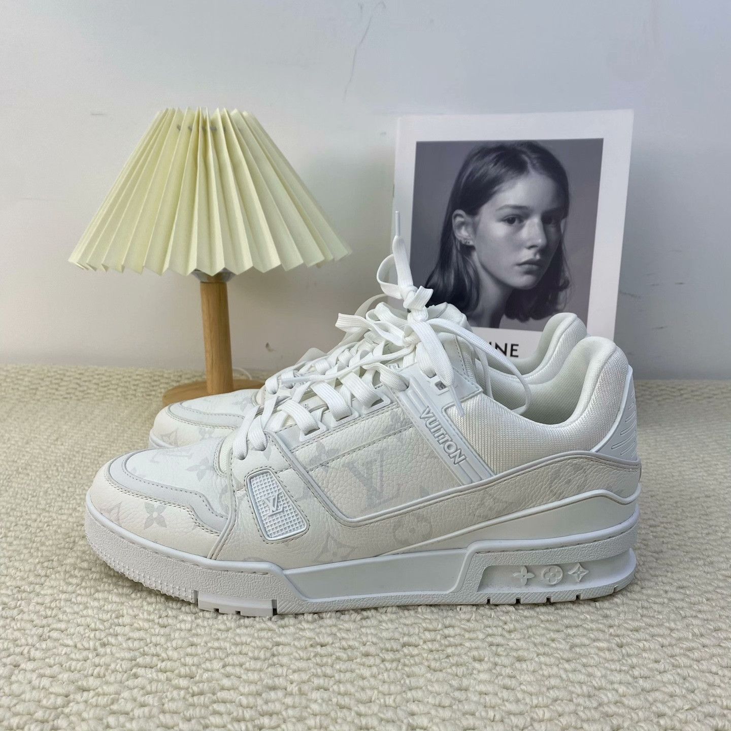 Louis Vuitton Louis Vuitton White Lowtop Sneakers 9 Men Size US 9 / EU 42 - 1 Thumbnail