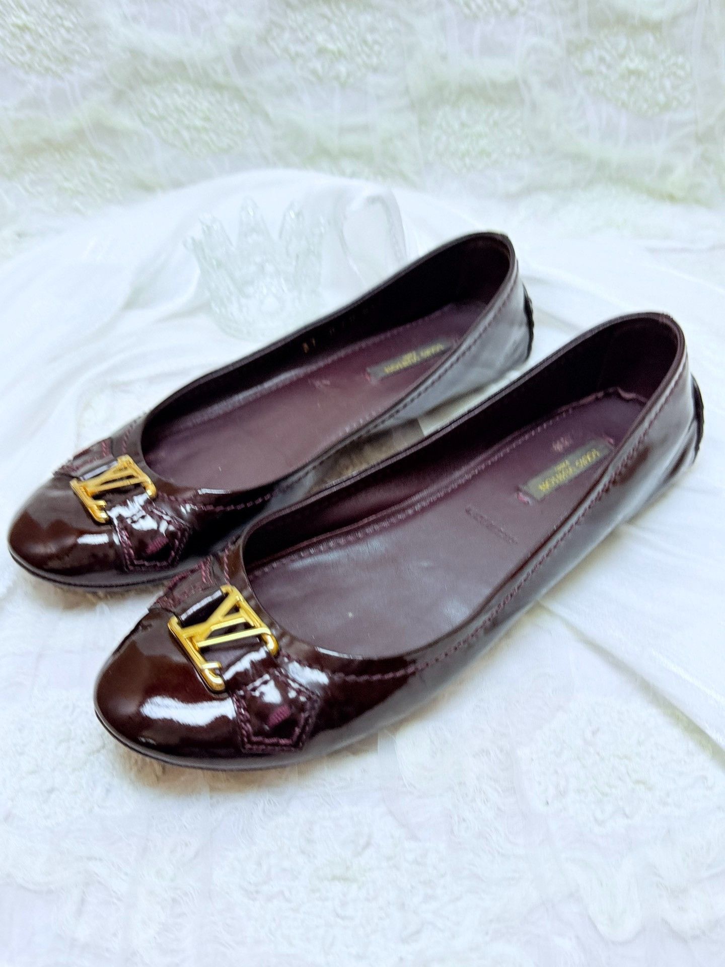 Louis Vuitton Louis Vuitton Patent Red Lowtop Sneakers us_7 Women Size US 7 / IT 37 - 1 Thumbnail