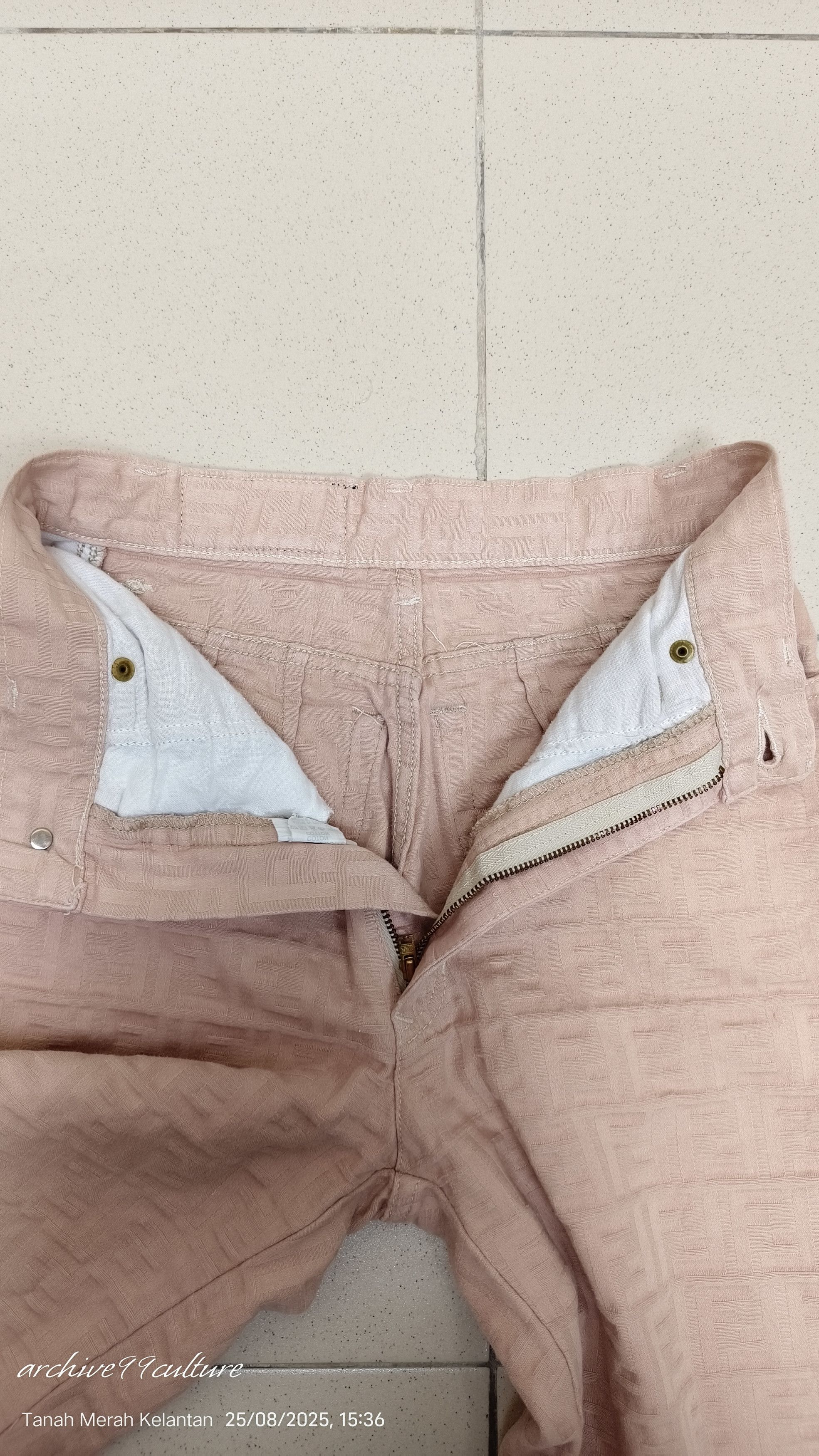 Fendi Vintage 90s Fendi Zucca Monogram baby pink / nude jeans Size 26" / US 2 / IT 38 - 17 Thumbnail