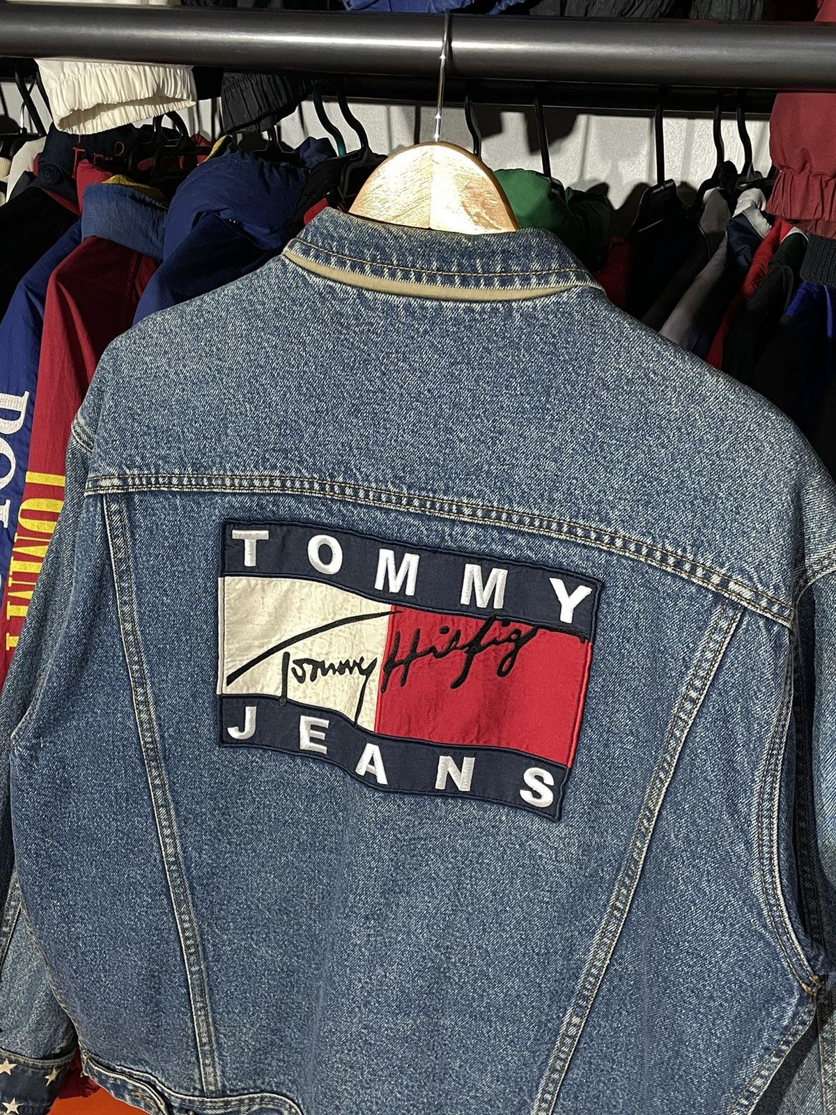 Japanese Brand × Tommy Hilfiger × Vintage Denim Jacket Tommy Hilfiger Big Flag 90’s Vintage Size US L / EU 52-54 / 3 - 4 Thumbnail