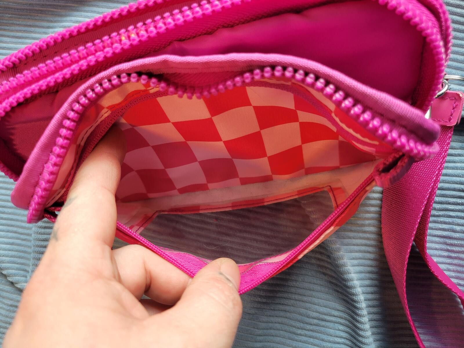 The Unbranded Brand Pink and Light Pink Checkered Wristlet Purse Size ONE SIZE - 8 Thumbnail