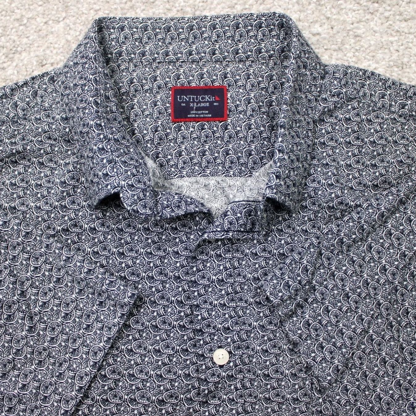 UNTUCKit UNTUCKit AOP Shirt Mens XL Blue Tavira Wheels All Over Print Cotton Short Sleeve Button-Up Shirt Mens XL Blue Geometric Pattern 80s? Size US XL / EU 56 / 4 - 2 Thumbnail