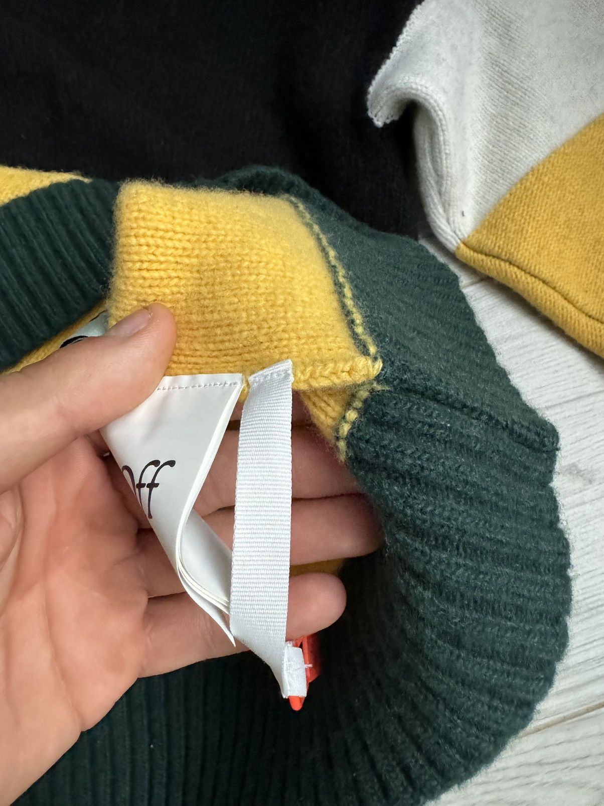 Off-White OFF-WHITE Color Block Logo Sweater Black/Yellow Men's Size US M / EU 48-50 / 2 - 13 Thumbnail