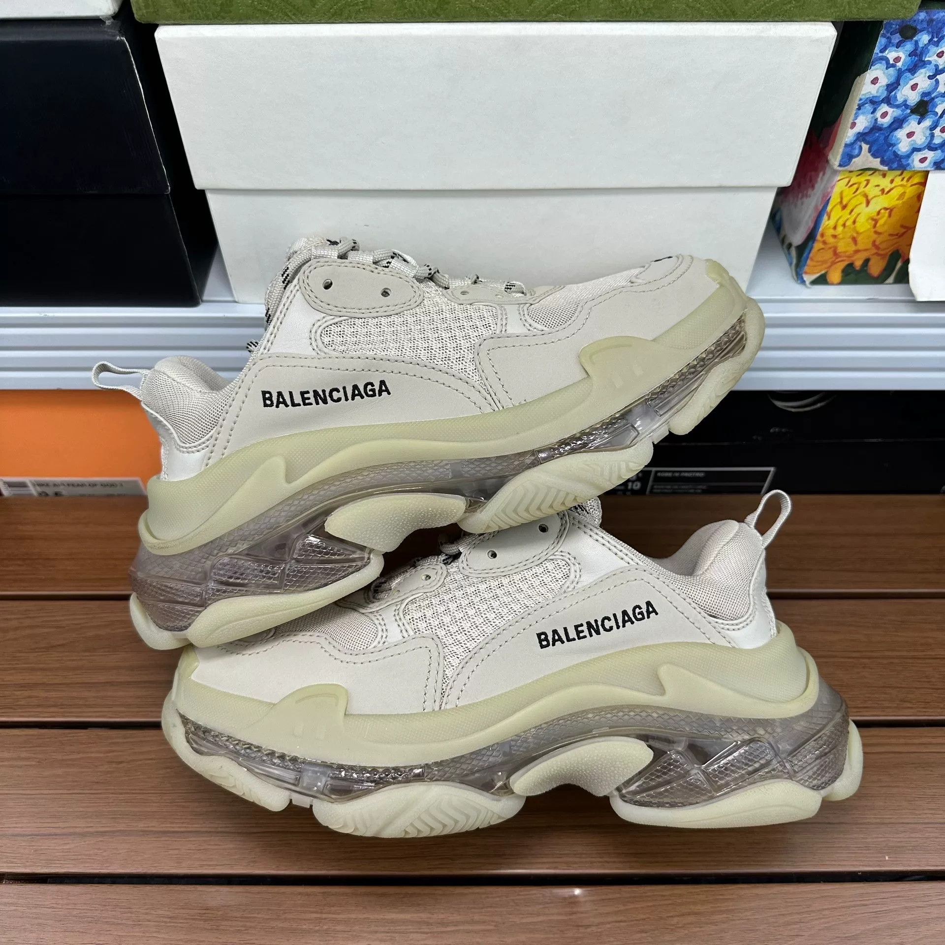 Balenciaga Balenciaga Beige Lowtop Sneakers it_38 Women Size US 8 / IT 38 - 1 Thumbnail