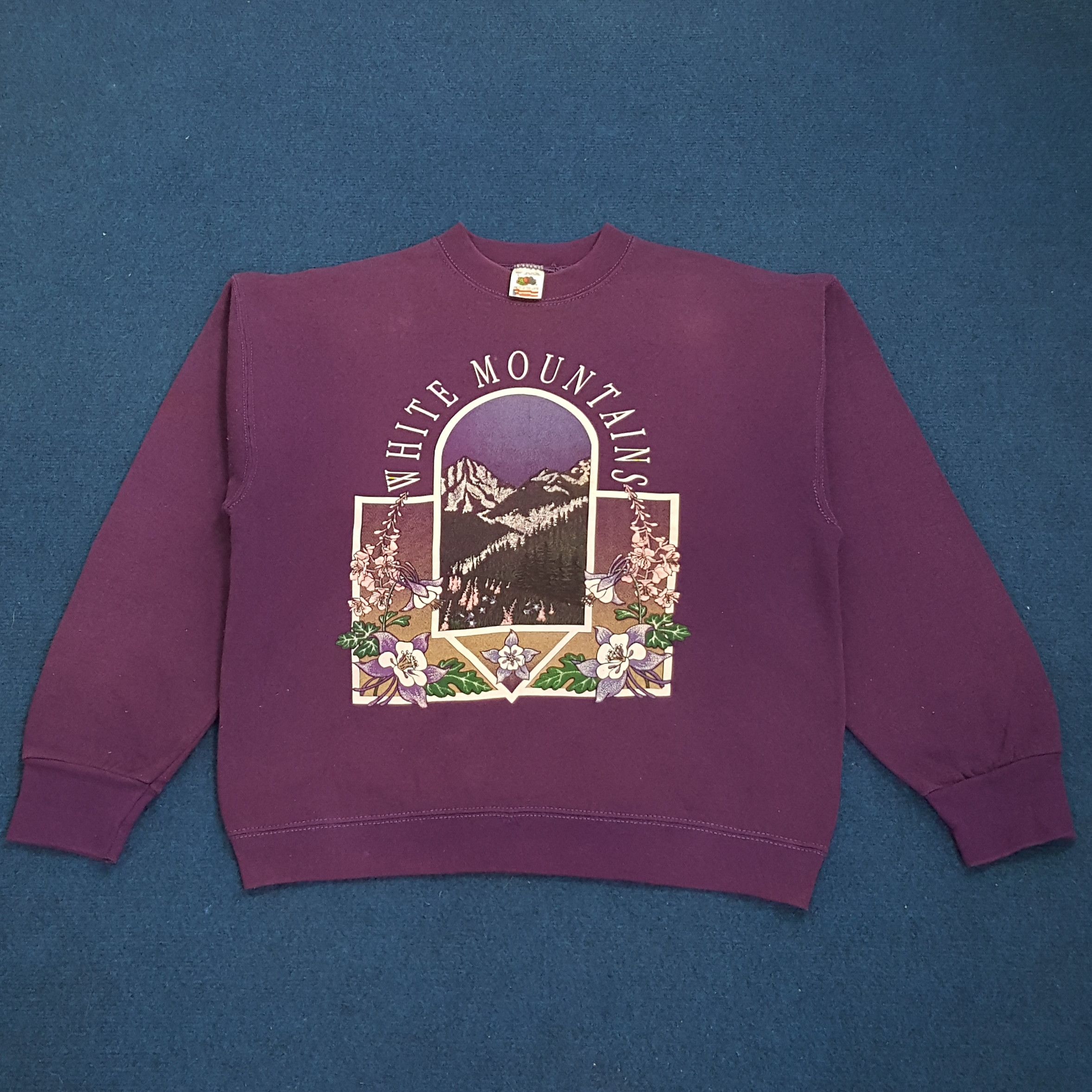 Vintage Vintage White Mountains Streetwear Art Sweatshirts Size US L / EU 52-54 / 3 - 1 Thumbnail