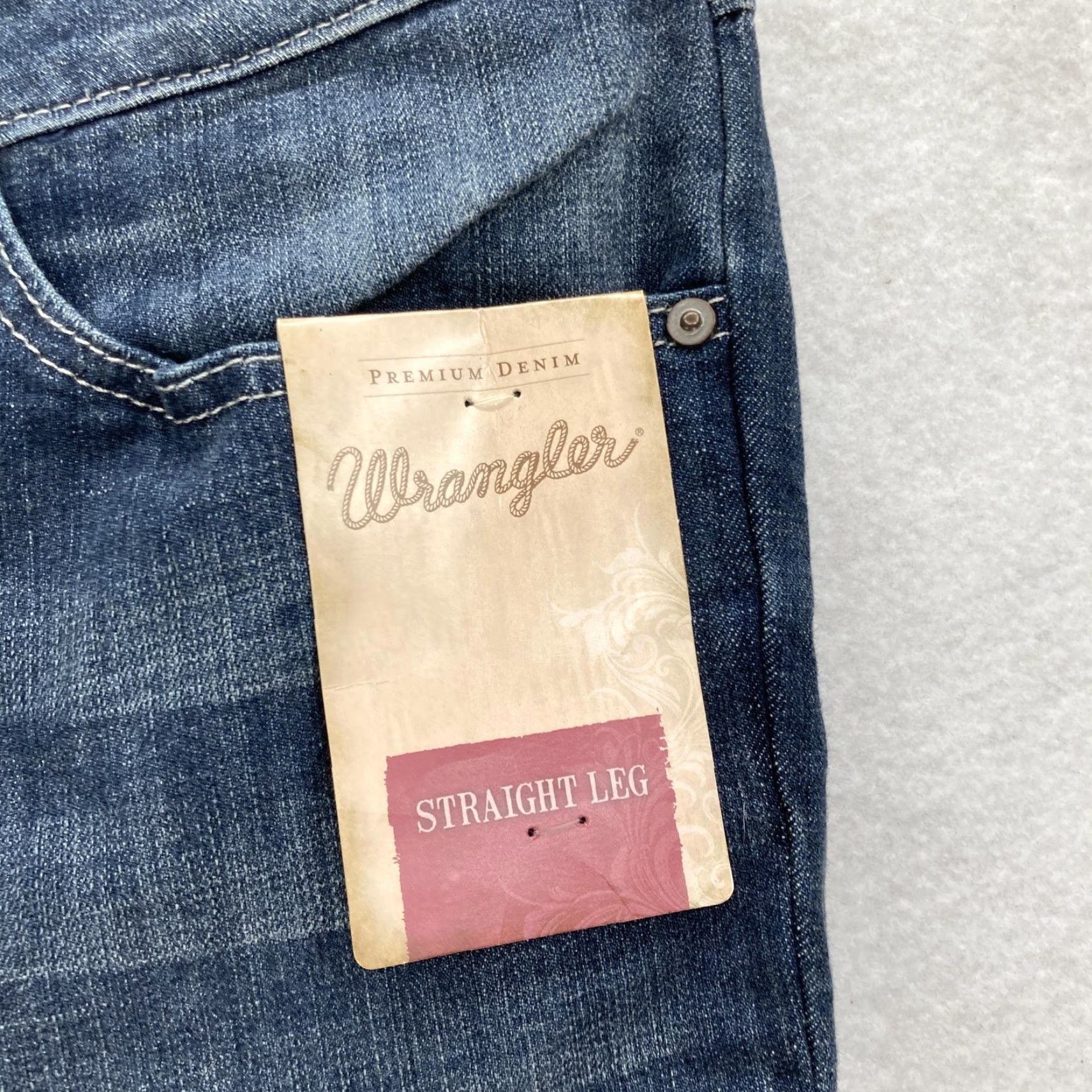 Wrangler Wrangler Jeans Womens 24W Straight Leg Blue Stretch Denim Western Cowgirl Rodeo Women's Plus Size Jeans 24W 30" Inseam Stretch Denim Size 42" / US 20 - 4 Thumbnail