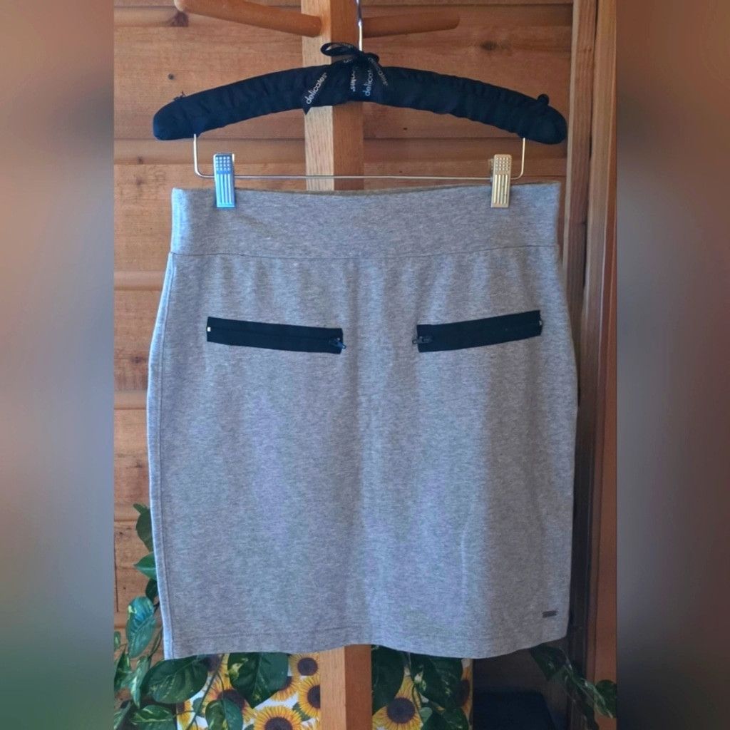 Victoria's Secret PINK Gray Women's Skirt with Black Zipper Accents Size 30" / US 8 / IT 44 - 1 Thumbnail
