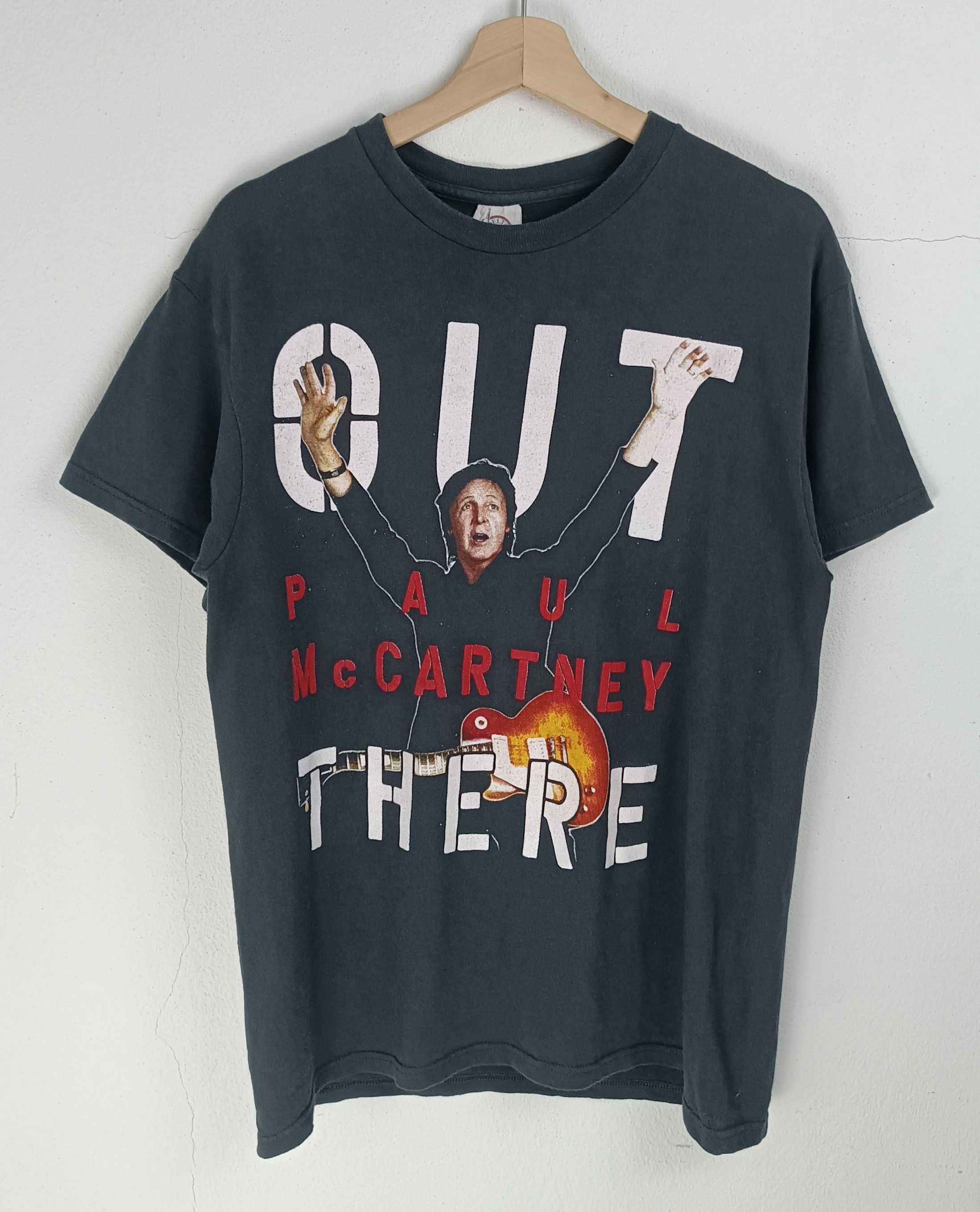 Band Tees VINTAGE '13 PAUL MCCARTNEY OUT THERE TOUR TEE beatles floyd Size US M / EU 48-50 / 2 - 3 Thumbnail