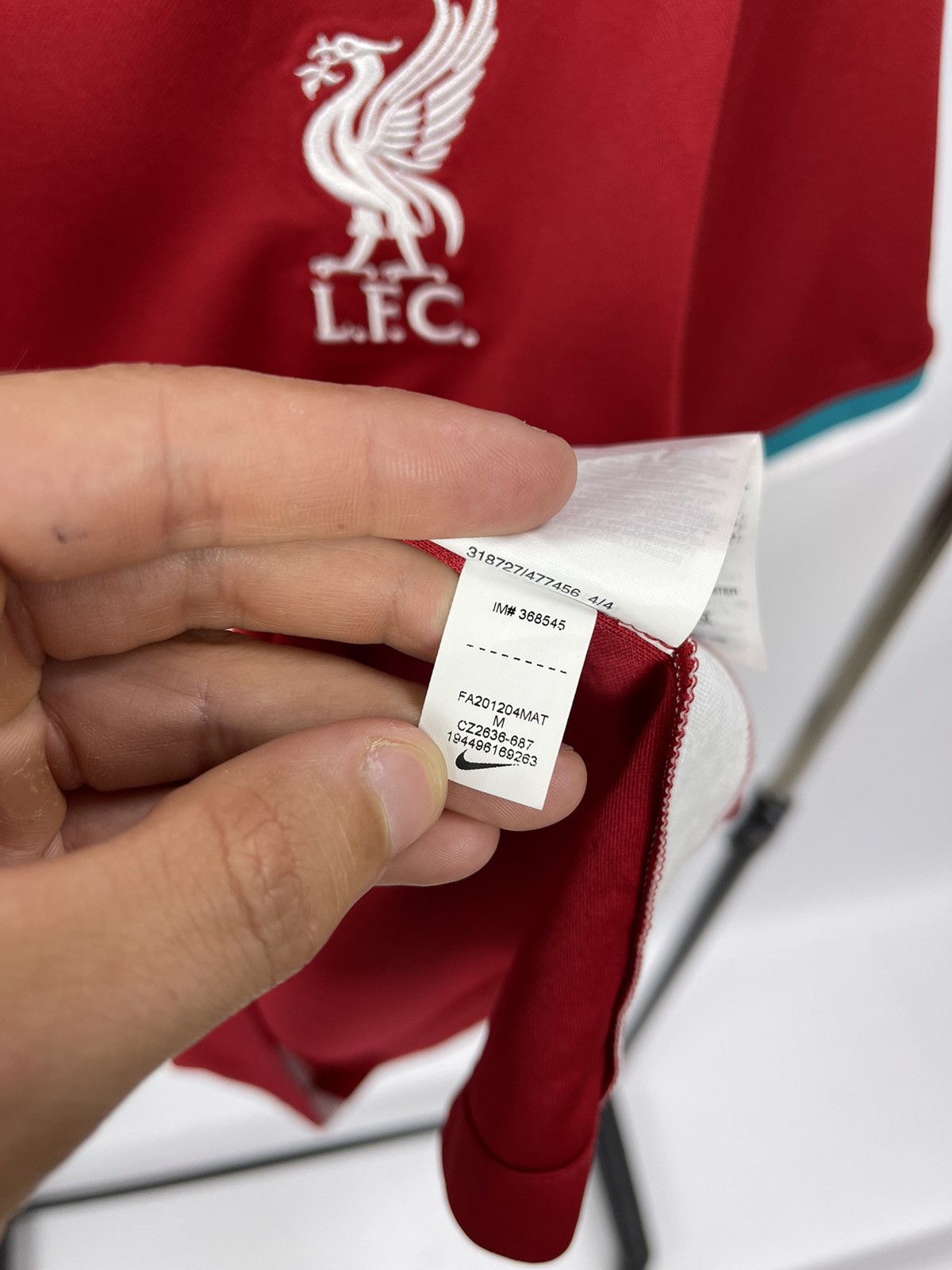 Nike LIVERPOOL 2020/2021 FOOTBALL SOCCER SHIRT JERSEY NIKE SIZE M Size US M / EU 48-50 / 2 - 5 Thumbnail