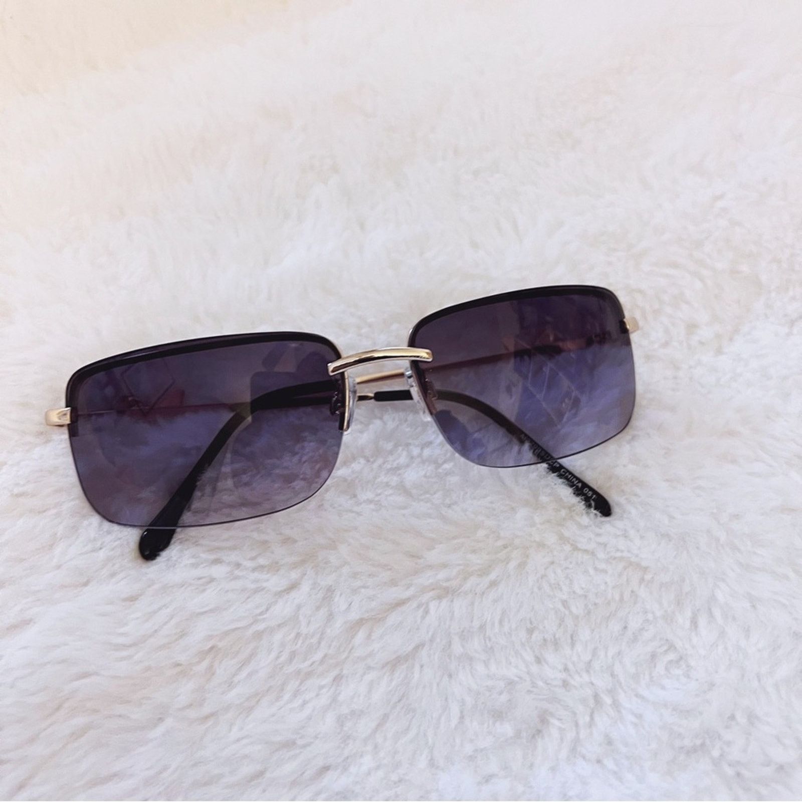 Other Delia Black Rimless Butterfly Accent Sunglasses Size ONE SIZE - 3 Thumbnail