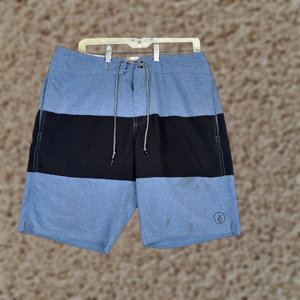 Volcom Volcom Swim Trunks Mens 33 Blue Black Stripe Board Shorts Beach Surf 33x10 Mens Men’s Beach Volcom Board Shorts 33 Blue Stripe Size US 33 - 1 Thumbnail