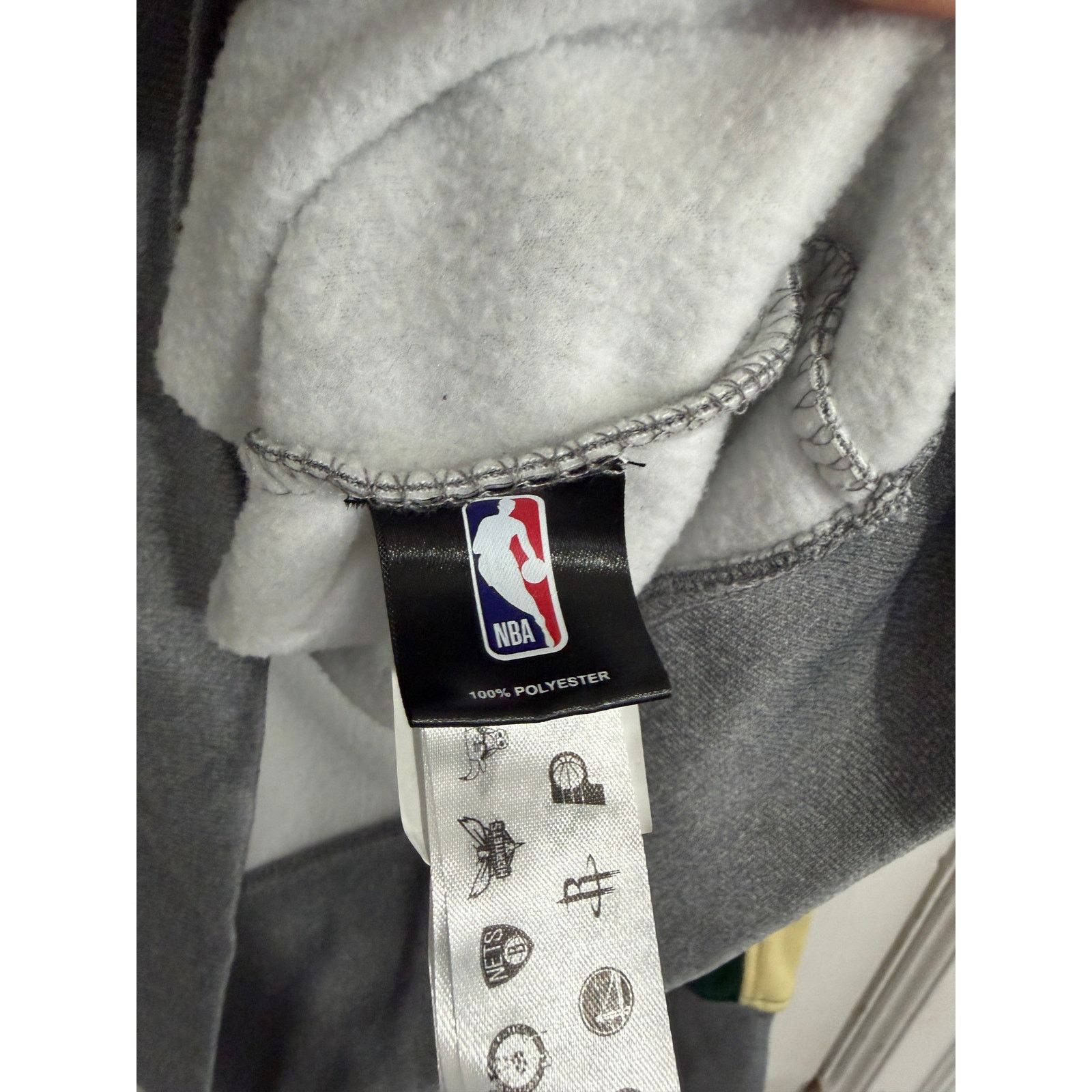 NBA Milwaukee Bucks Full-Zip Hoodie Sweatshirt Size Large Size US L / EU 52-54 / 3 - 4 Thumbnail