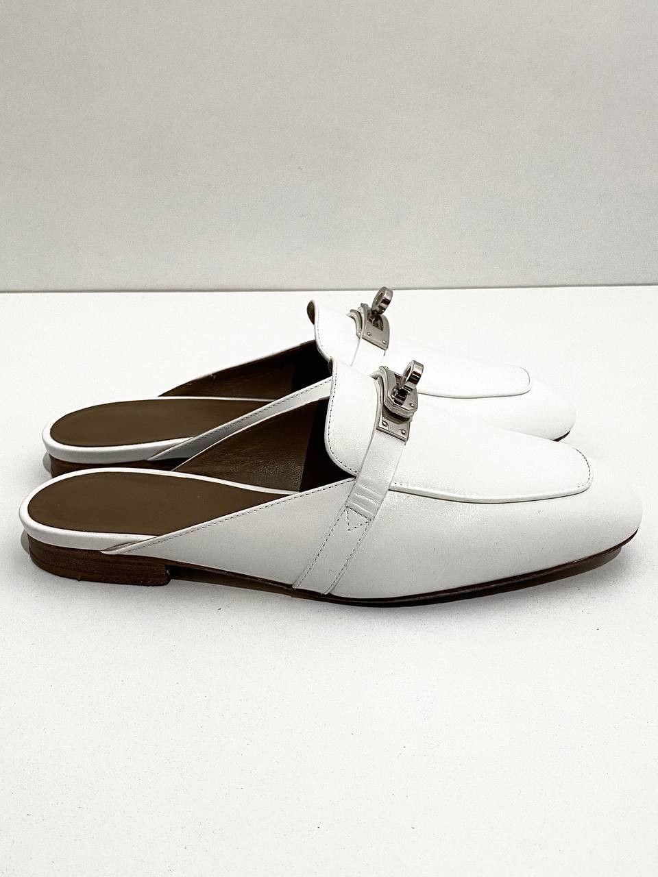 Hermes Hermes Kelly Buckle Logo White Leather Oz Flat Mules Shoes Size US 5 / IT 35 - 12 Thumbnail