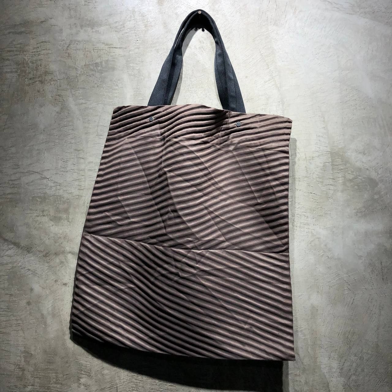 Homme Plisse Issey Miyake Issey Miyake Homme Plisse Pleated tote bag Size ONE SIZE - 2 Thumbnail