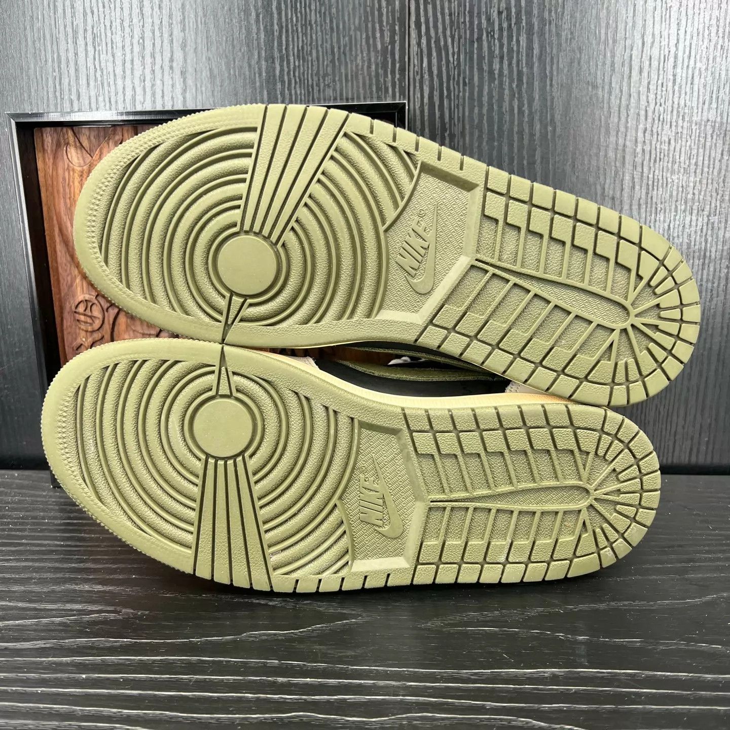 Nike AJ1 Low TS Olive Barbed Wire 5.0 40.5 with box Size US 7.5 / EU 40-41 - 6 Thumbnail
