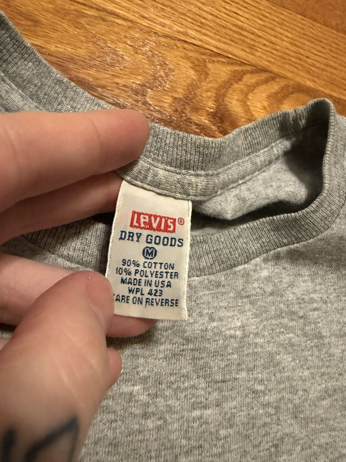 Levi's Vintage Clothing Vintage 90s Levi’s Womans Cropped 18x20 Baby Tee T Shirt Size M / US 6-8 / IT 42-44 - 3 Thumbnail