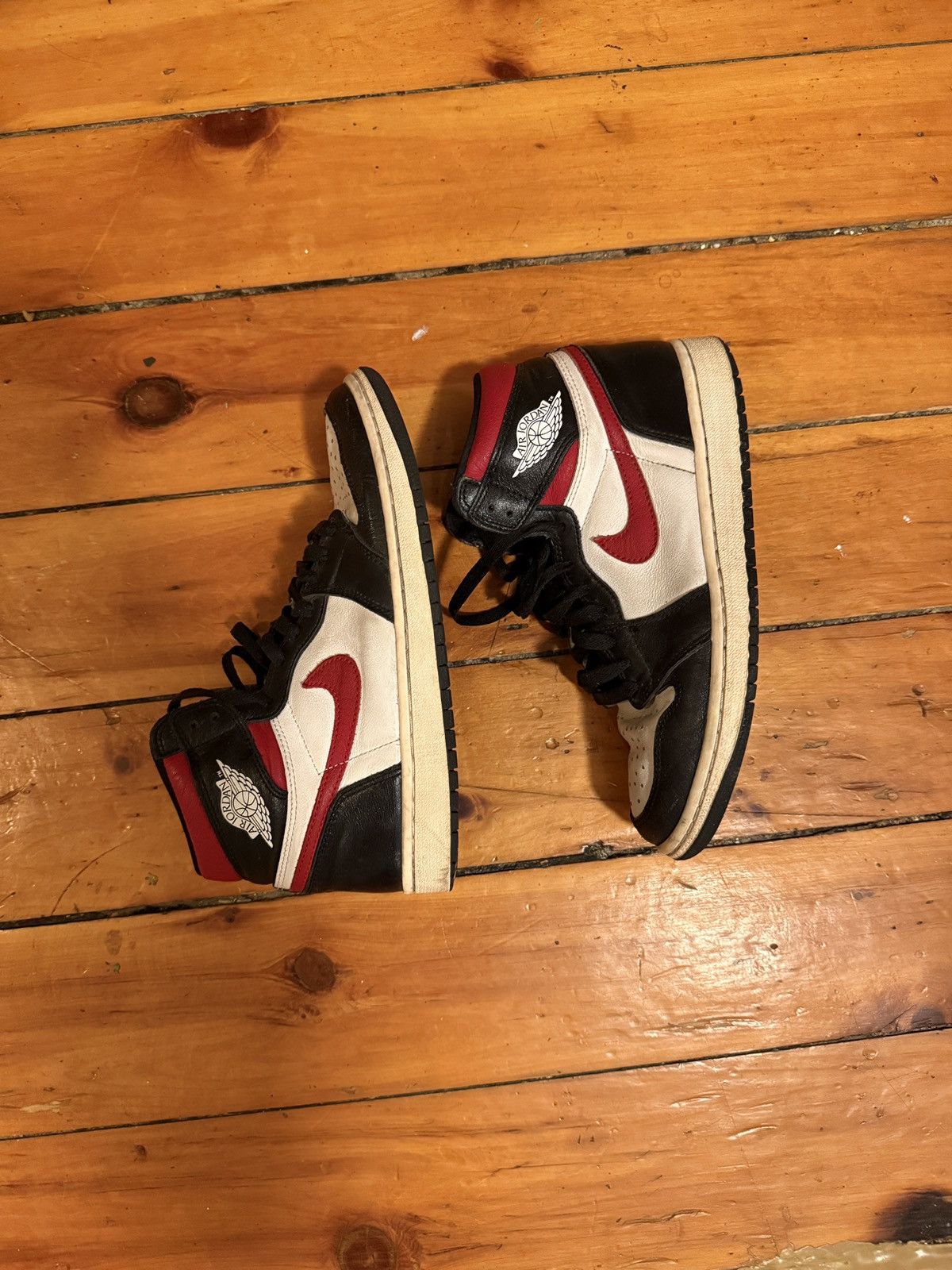 Nike Air Jordan 1 Retro High OG Gym Red 2019 Size US 6 / EU 39 - 1 Thumbnail
