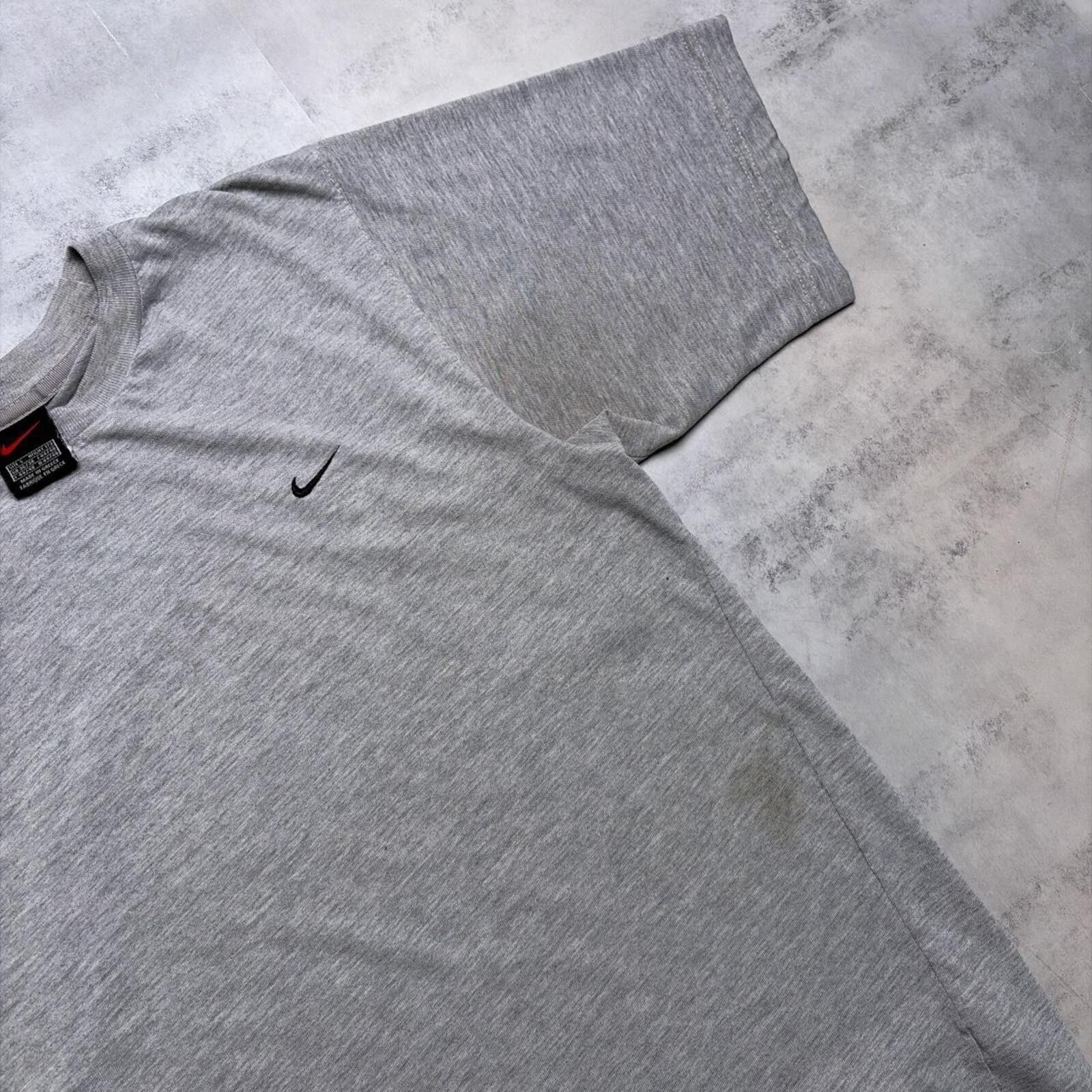 Nike Vintage Grey Nike Mini Swoosh Distressed T-Shirt Size US S / EU 44-46 / 1 - 4 Thumbnail