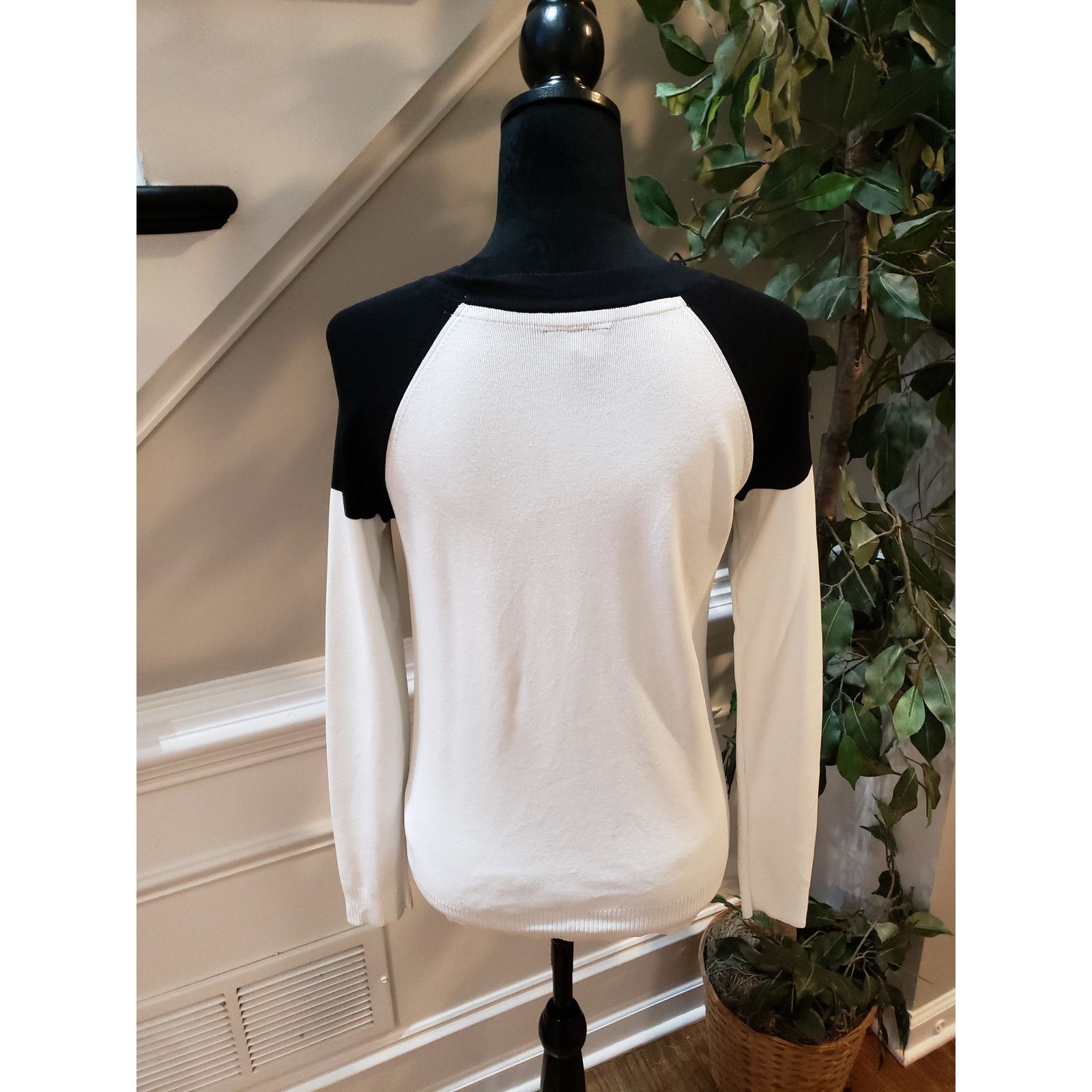 Topshop Topshop Sweater Size 2 Black White Colorblock Knit Pullover Size XS / US 0-2 / IT 36-38 - 6 Thumbnail