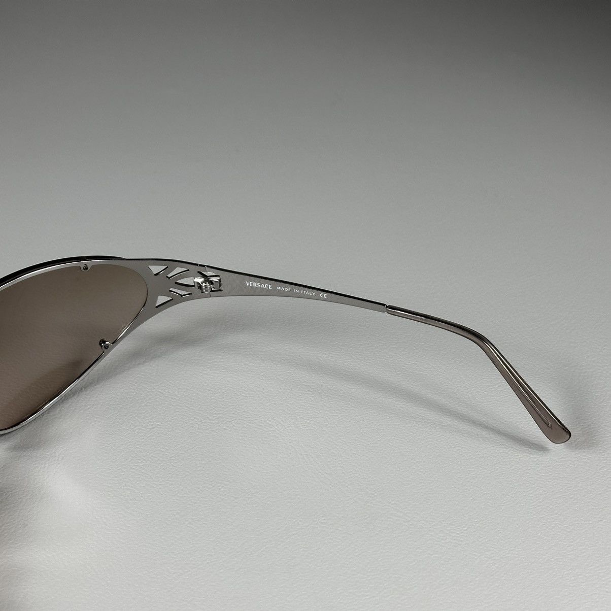 Versace Vintage Rare Versace MOD 2015 1003/13 Wrap Around Sunglasses Size ONE SIZE - 6 Thumbnail