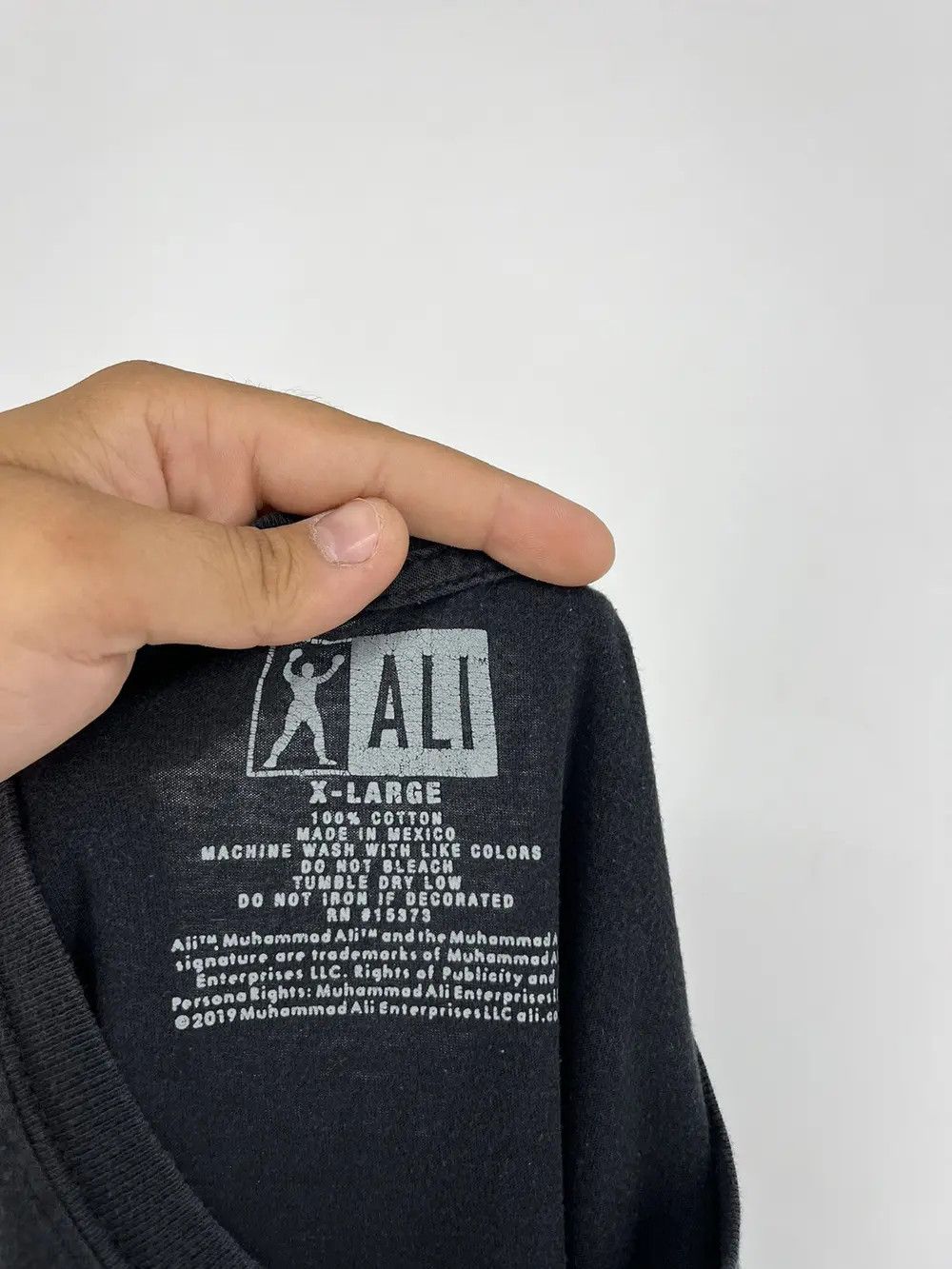 Vintage Y2K The Greatest Muhammad Ali American Boxer Faded Tshirts Size US XL / EU 56 / 4 - 10 Thumbnail