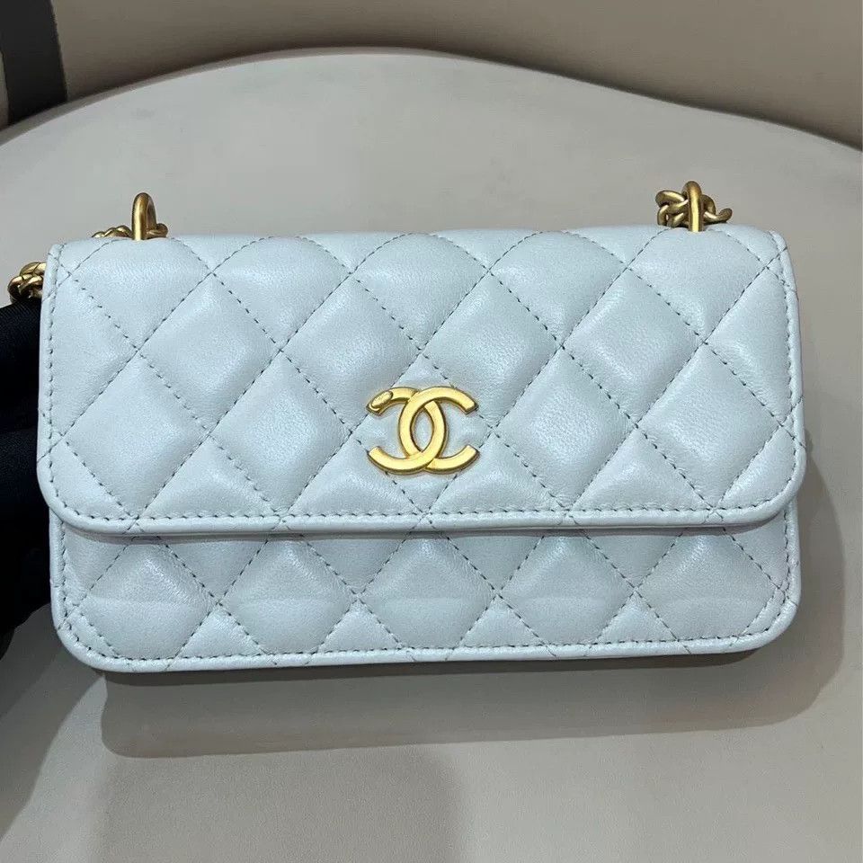 Chanel Pre-loved Bag Very good condition Size ONE SIZE - 1 Thumbnail