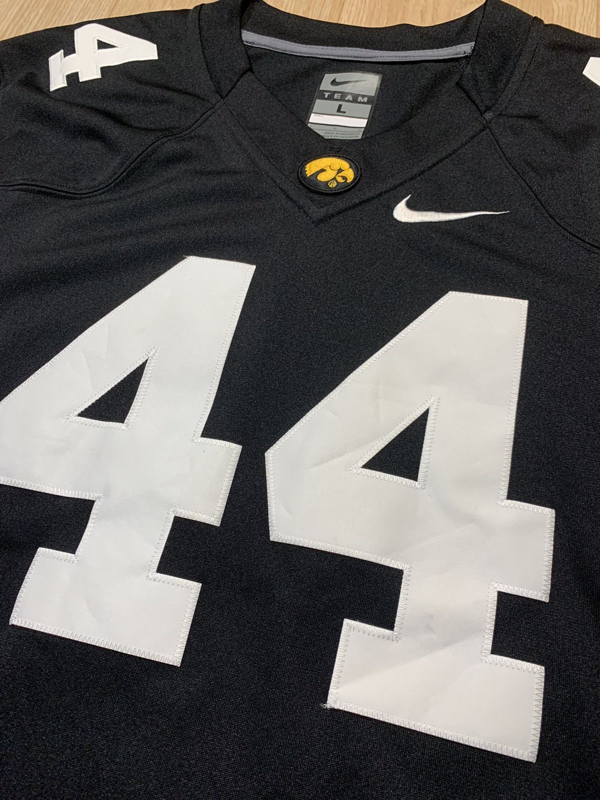 Nike Vintage Nike Iowa Hawkeyes 44 Jersey T-Shirt Size US L / EU 52-54 / 3 - 7 Thumbnail