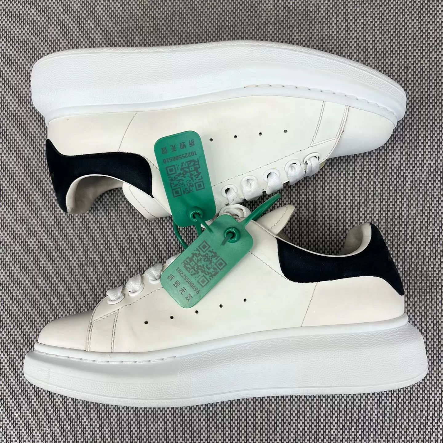 Alexander McQueen McQueen Black Tail Velvet 38.5 Size US 8 / IT 38 - 3 Thumbnail