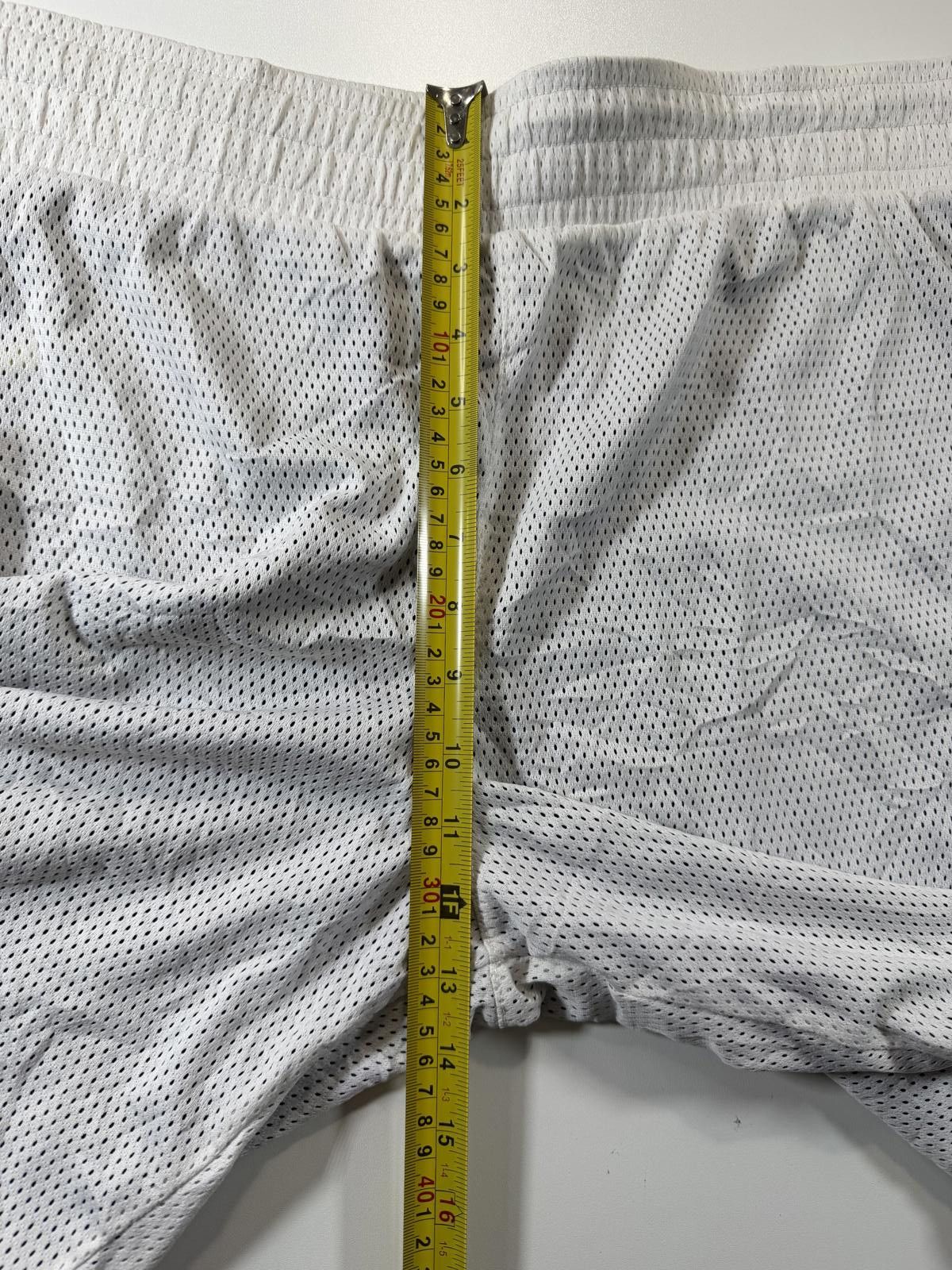 Nike Vintage Nike White Mesh Athletic Shorts with Basketball Logo Size US 32 / EU 48 - 7 Thumbnail