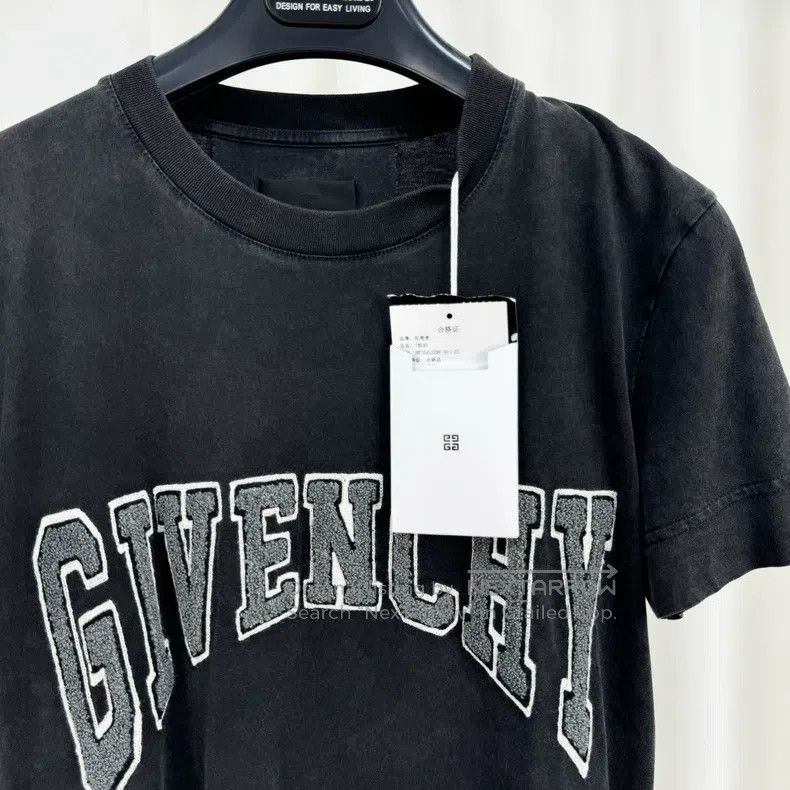 Givenchy Givenchy Flocked letter washed short-sleeve T-shirt Size US XS / EU 42 / 0 - 3 Thumbnail