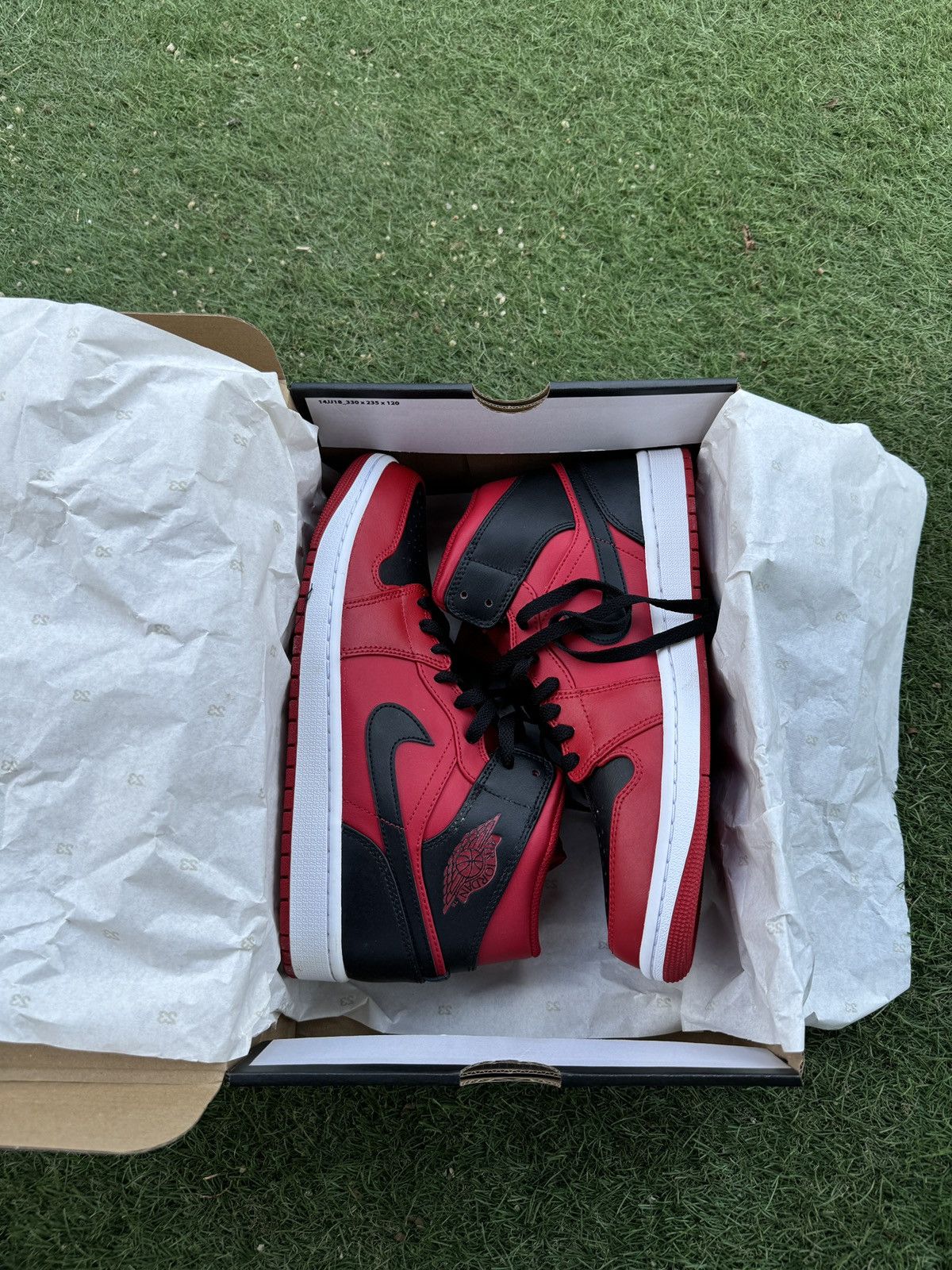 Nike NIKE AIR JORDAN 1 REVERSE BRED SNEAKERS Size US 10 / EU 43 - 10 Thumbnail