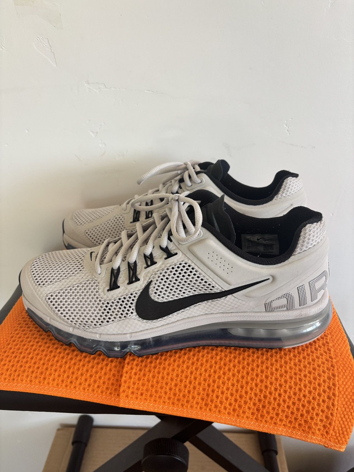 Nike Nike Air Max 2013 Light Bone 2023 Size US 9.5 / EU 42-43 - 2 Thumbnail
