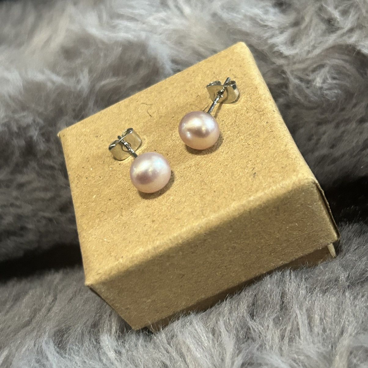 Handmade Genuine powder lavender fresh water pearl post stud earrings Size ONE SIZE - 1 Thumbnail