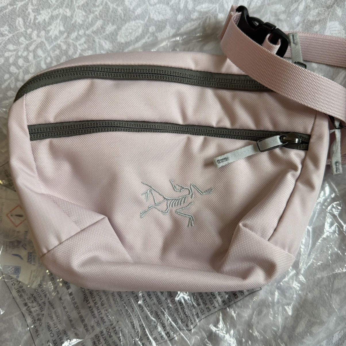 Arc'teryx Arc'teryx baby pink shoulder bag Size ONE SIZE - 1 Thumbnail