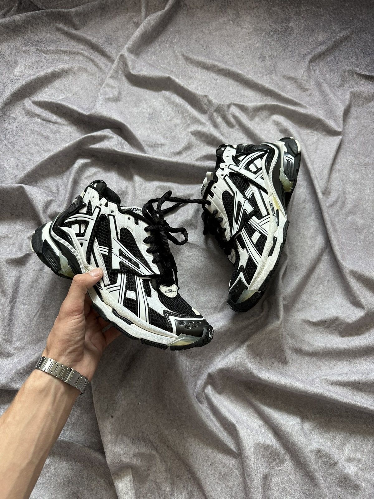 Balenciaga Balenciaga Runner White / Black Sneakers Shoes Size US 7 / EU 40 - 2 Thumbnail