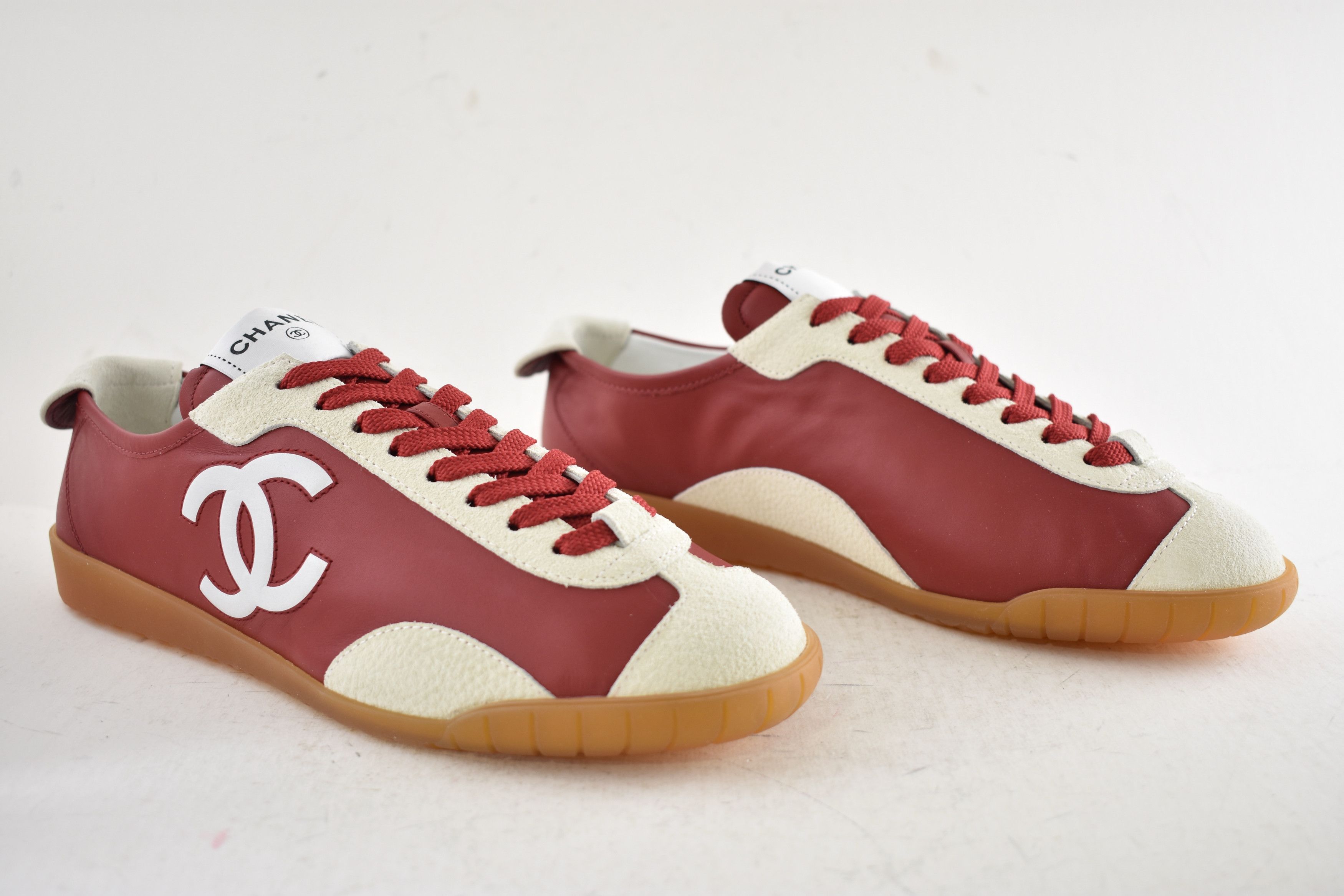 Chanel 26P White Leather Suede CC Logo Runner Trainer Sneaker 39.5 Size US 9.5 / IT 39.5 - 3 Thumbnail