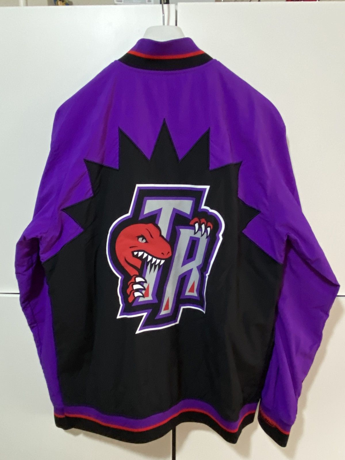 Mitchell & Ness Mitchell & Ness Raptor jacket size XL, black purple, used Size US XL / EU 56 / 4 - 7 Thumbnail