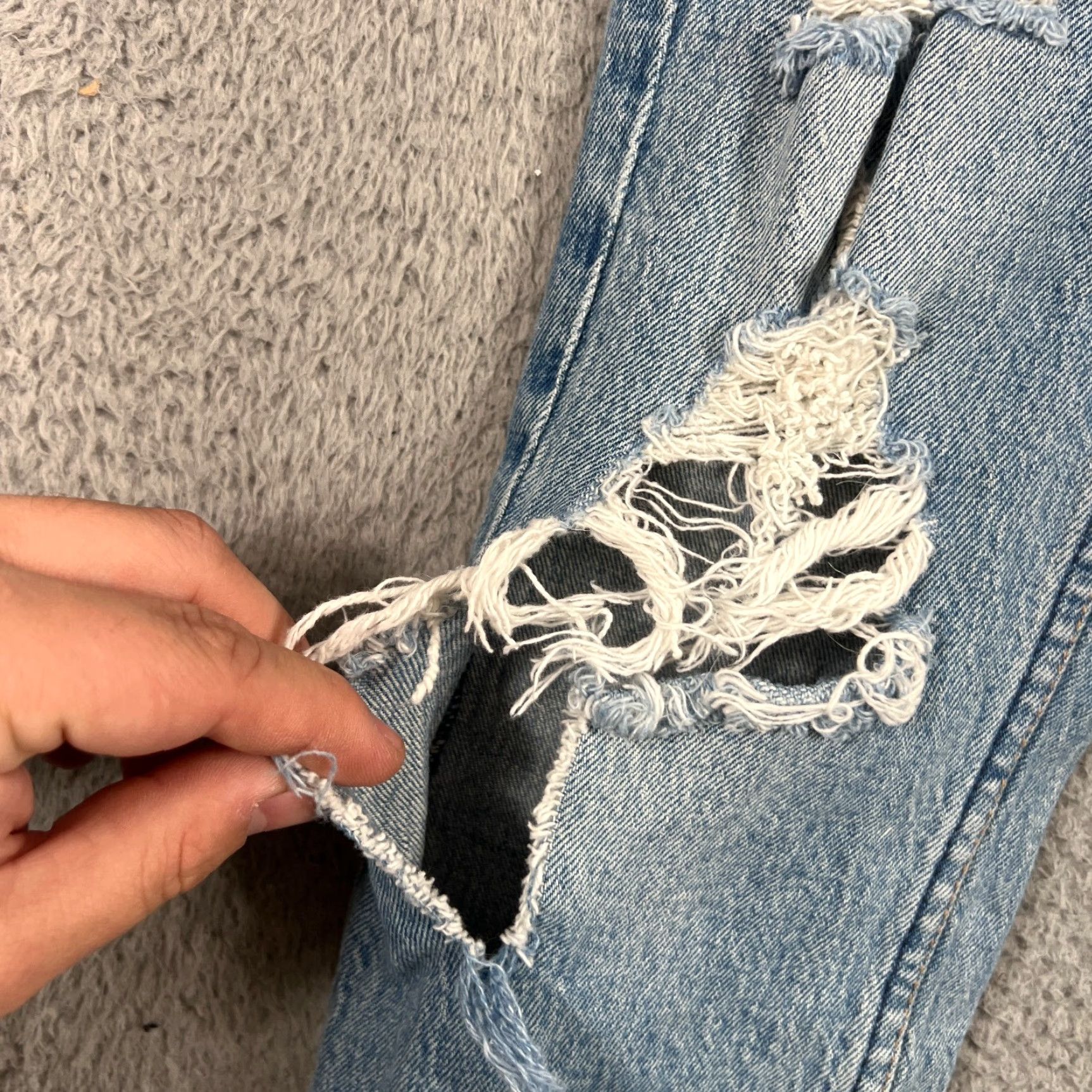 Abercrombie & Fitch Abercrombie & Fitch Mom Jeans Women's Size 2/26 Blue Denim Distressed High Rise Size 26" / US 2 / IT 38 - 6 Thumbnail
