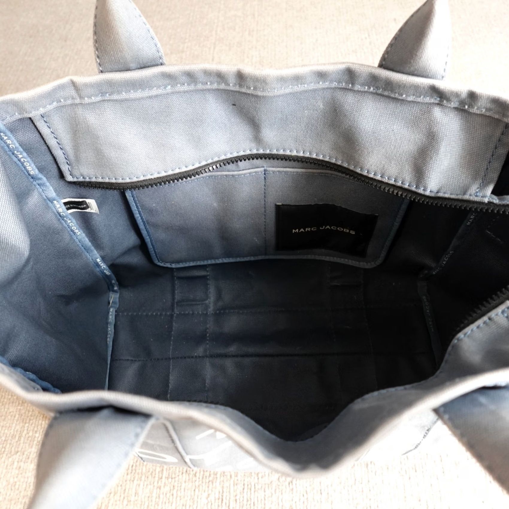 Marc Jacobs VINTAGE Marc Jacobs The Tote Bag Blue Canvas Zip Top Tote Bag Womens Large Blue Canvas Zip Top Inner Pockets 90s? Size L / US 10 / IT 46 - 2 Thumbnail
