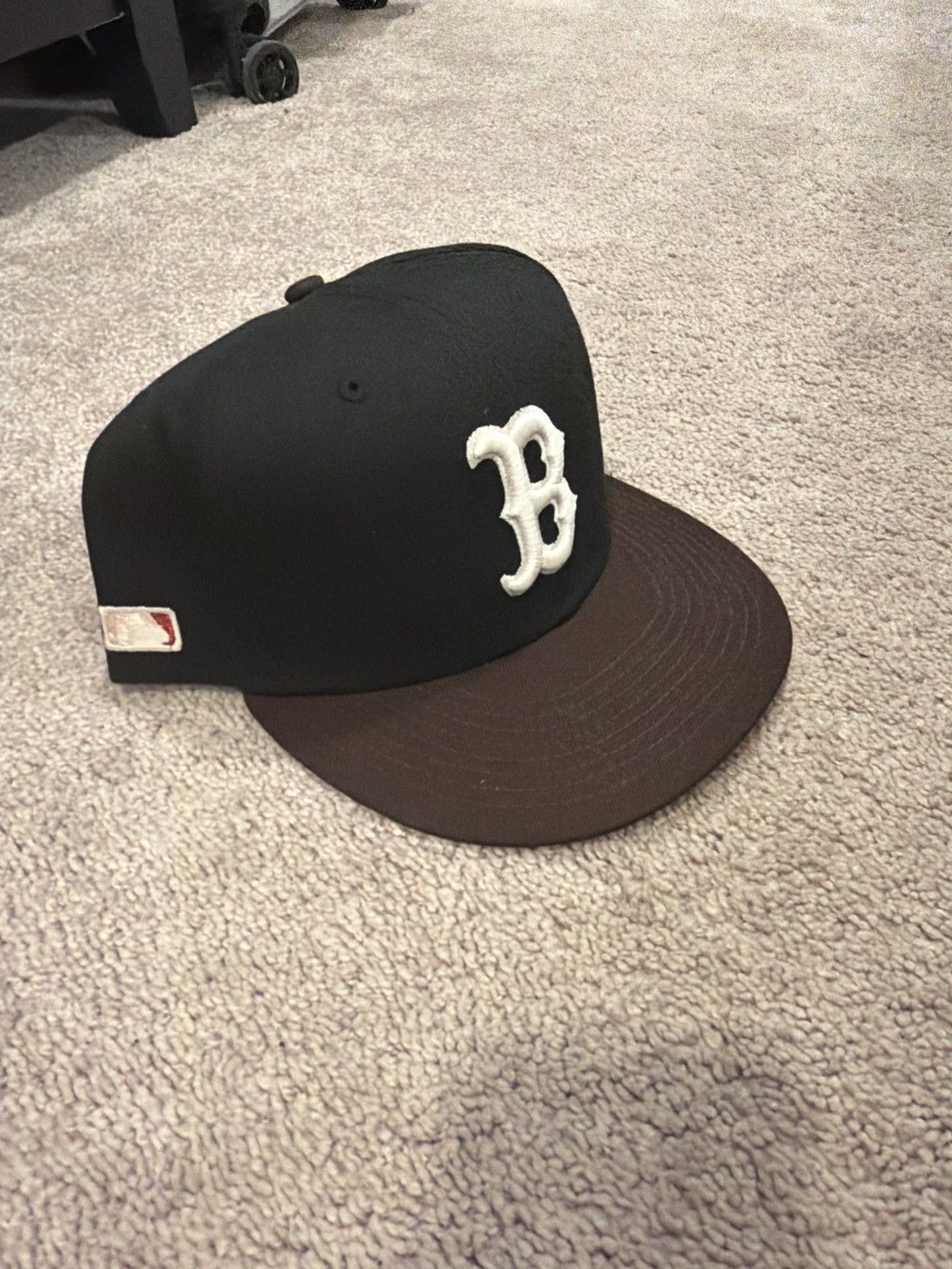 New Era Lightly Worn, New Era MLB Boston RedSox Hat Size 7 7/8 Size ONE SIZE - 1 Thumbnail
