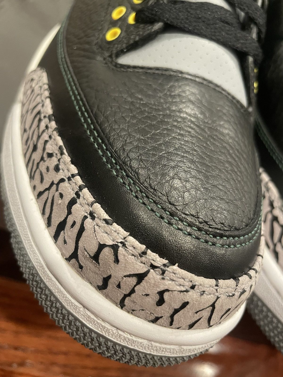 Jordan Brand 100% Authentic Jordan 3 Pitcrew lll Promo Players Pair sz 9 Size US 9 / EU 42 - 11 Thumbnail