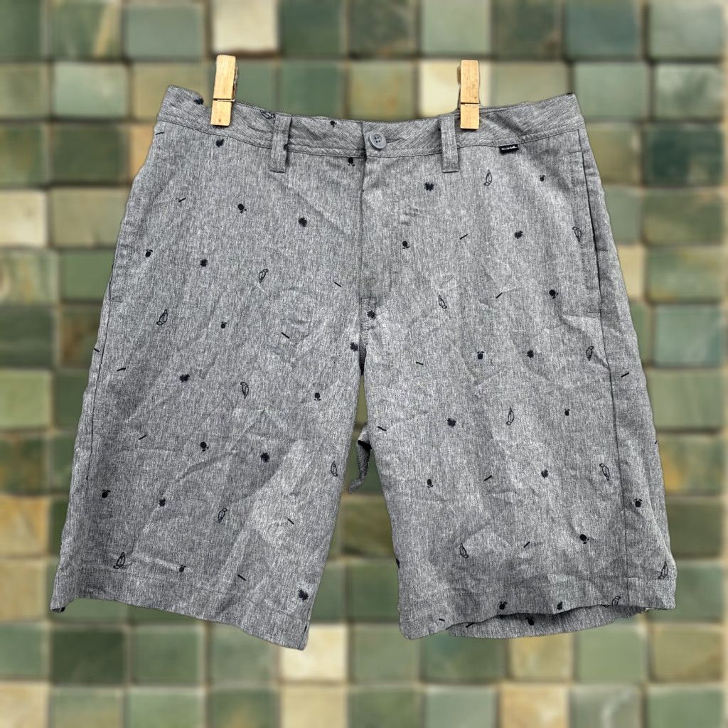 TravisMathew Travis Mathew Shorts Adult 32 Gray Bird Print Golf Chino Performance Mens Size US 32 / EU 48 - 1 Thumbnail